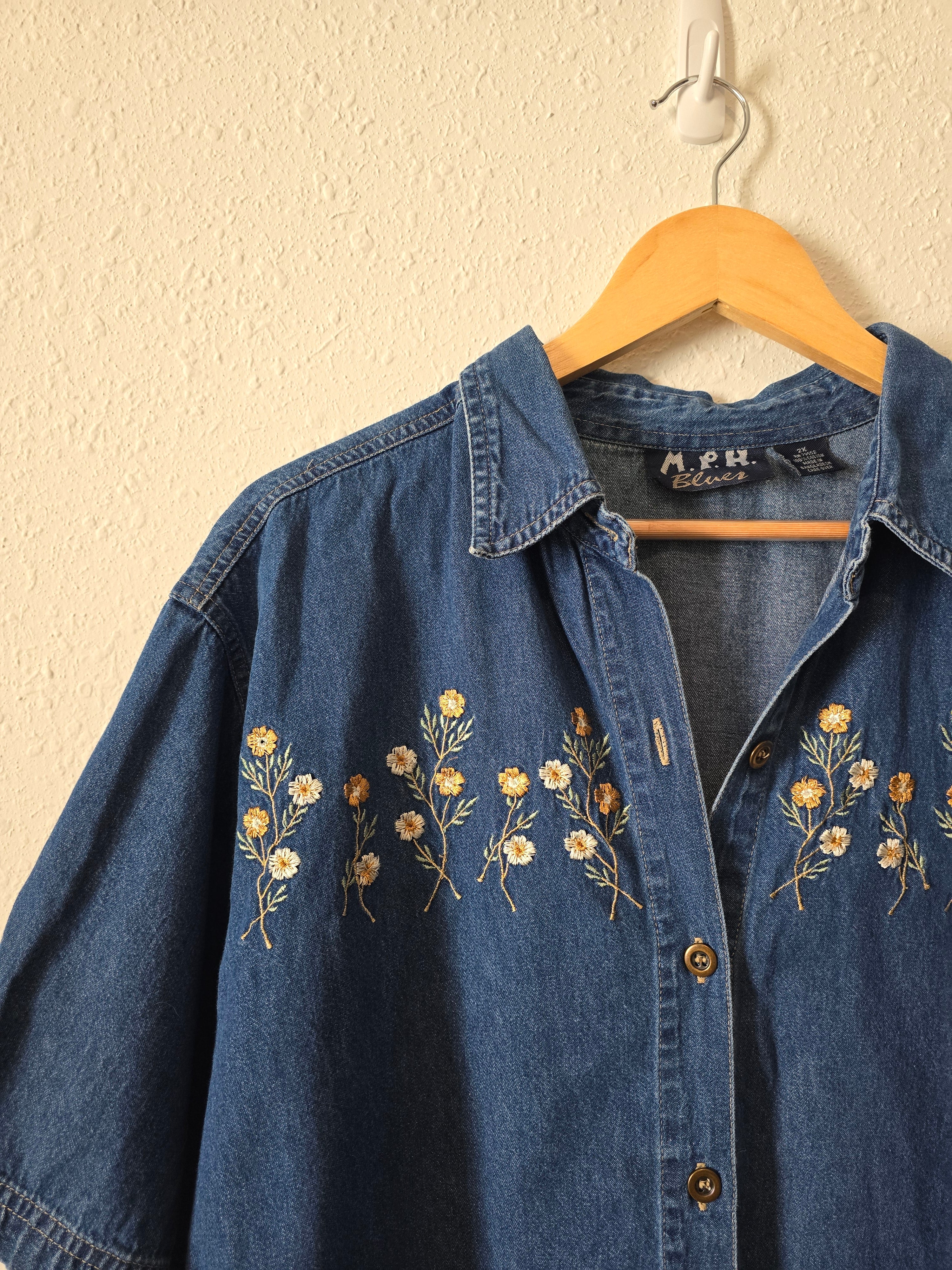 Vintage Floral Embroidered Button Up (2X)