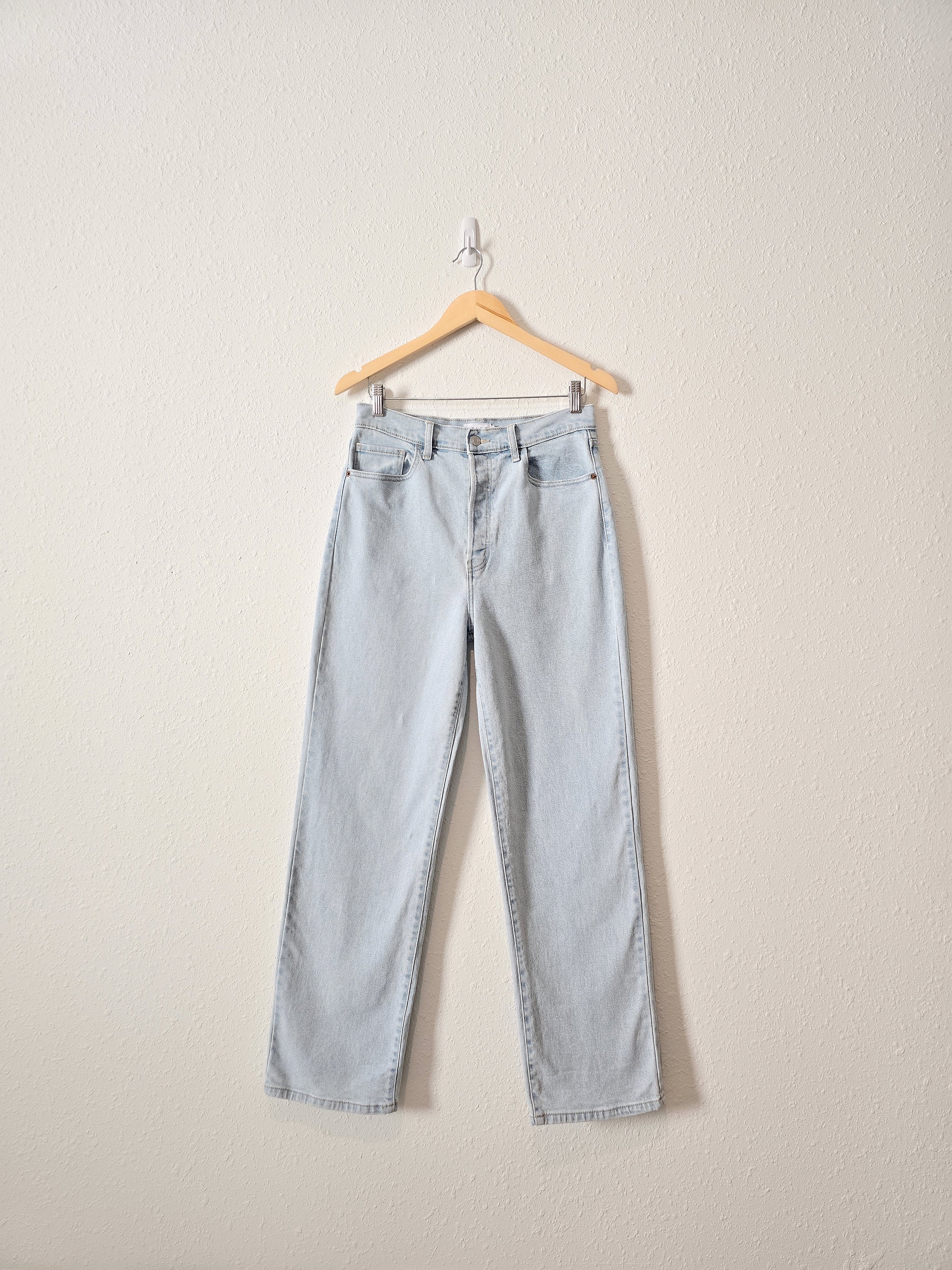 Light Wash Relaxed Straight Jeans (29)