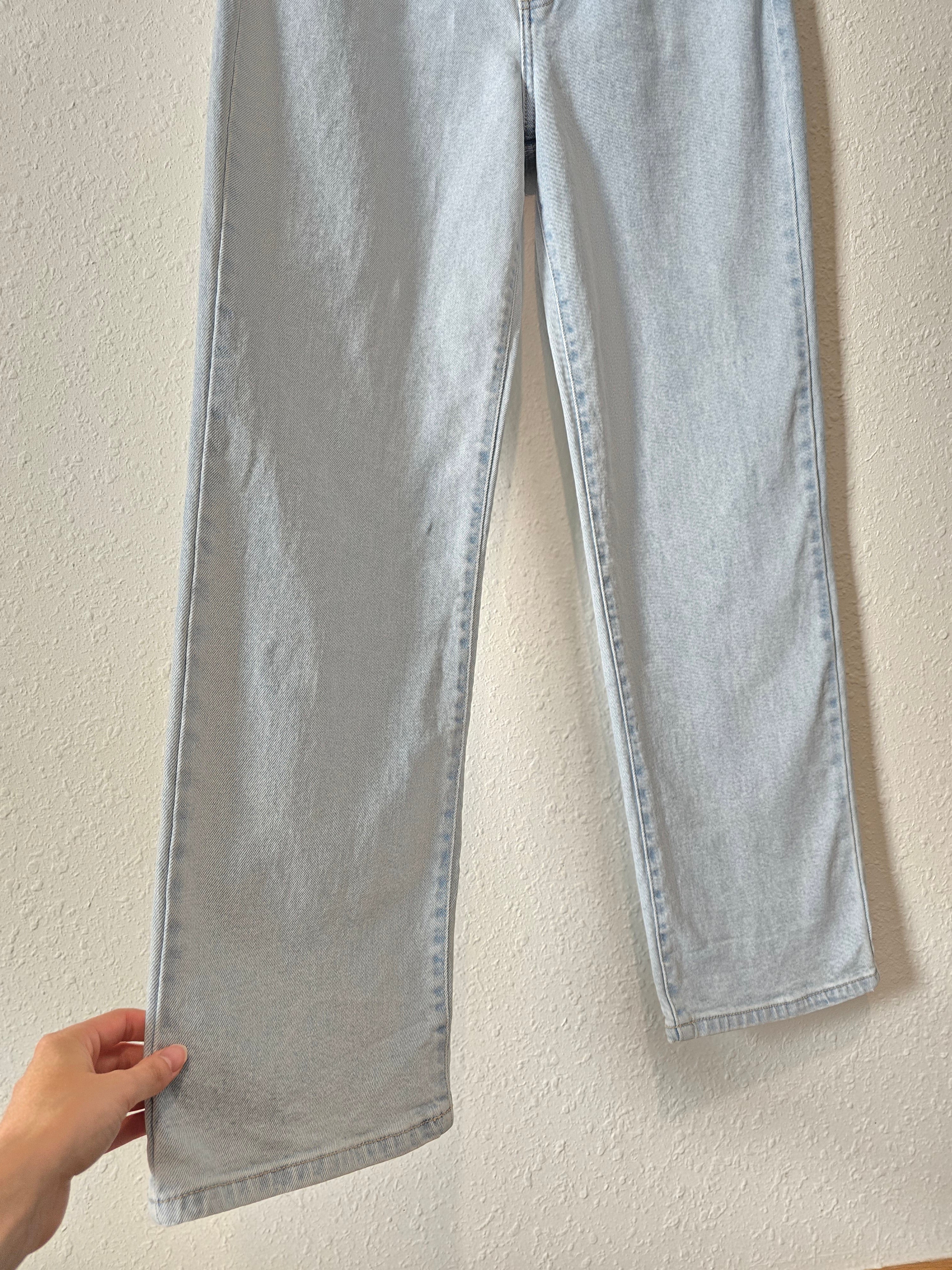 Light Wash Relaxed Straight Jeans (29)