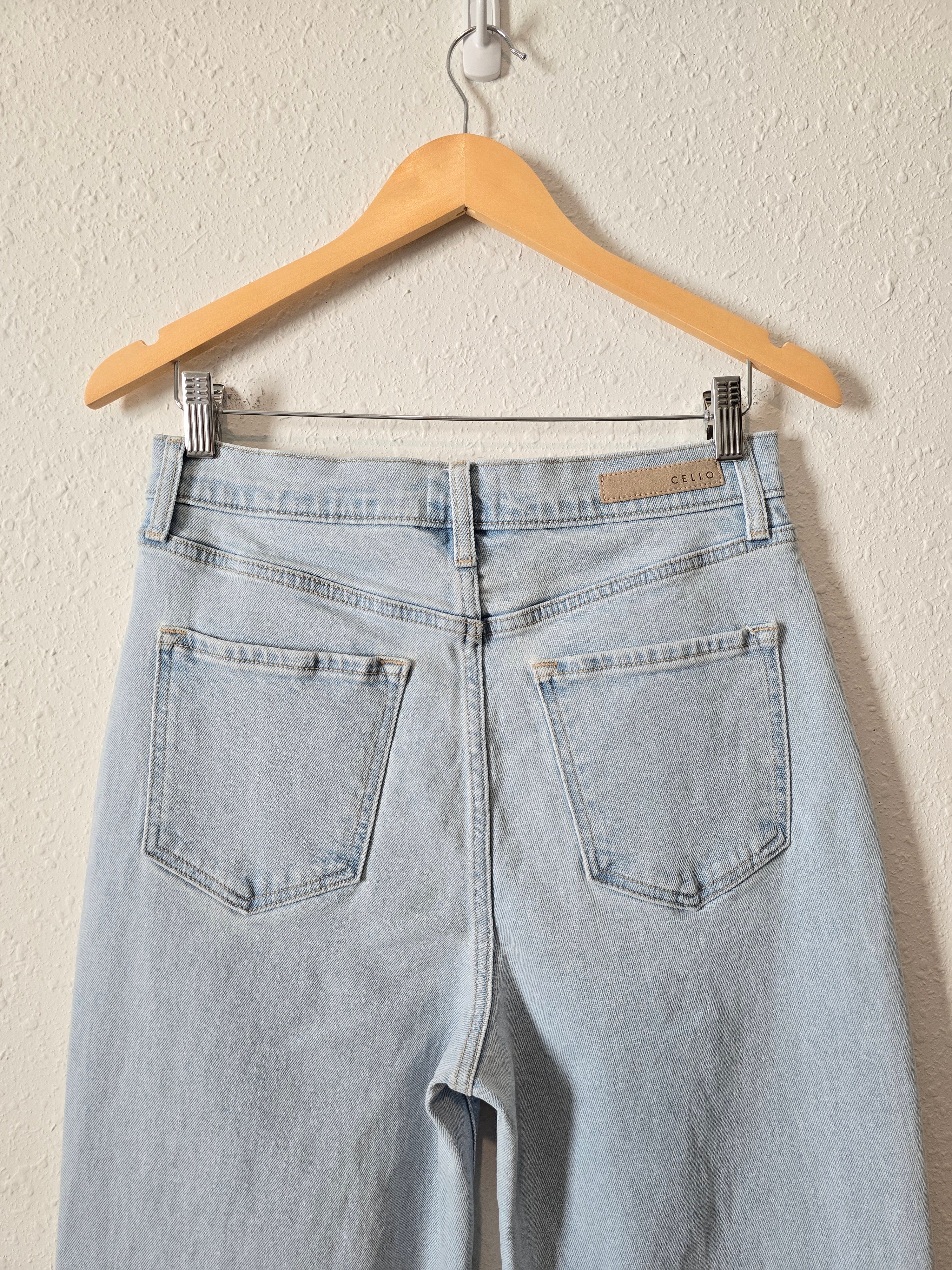 Light Wash Relaxed Straight Jeans (29)