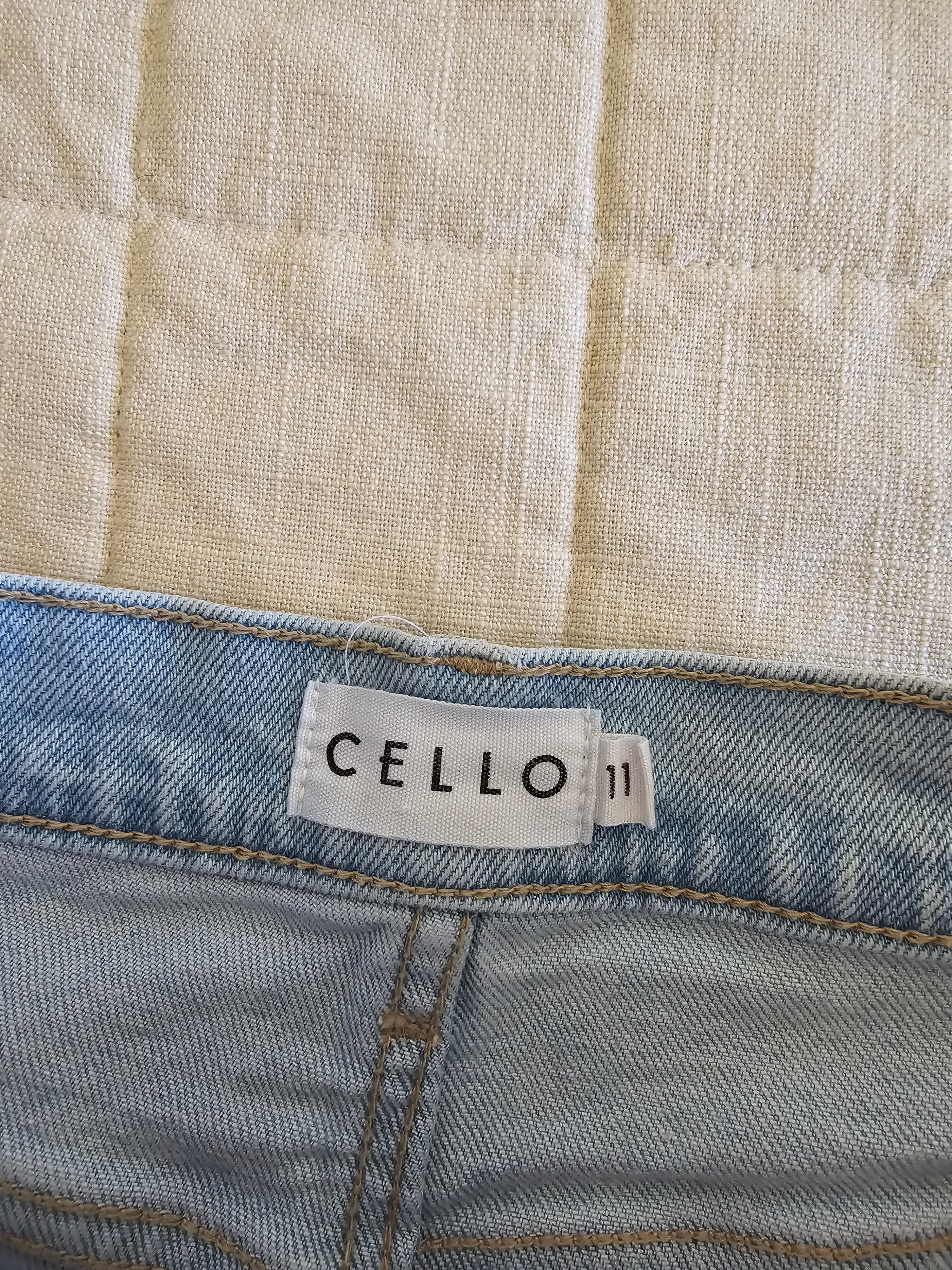 Light Wash Relaxed Straight Jeans (29)