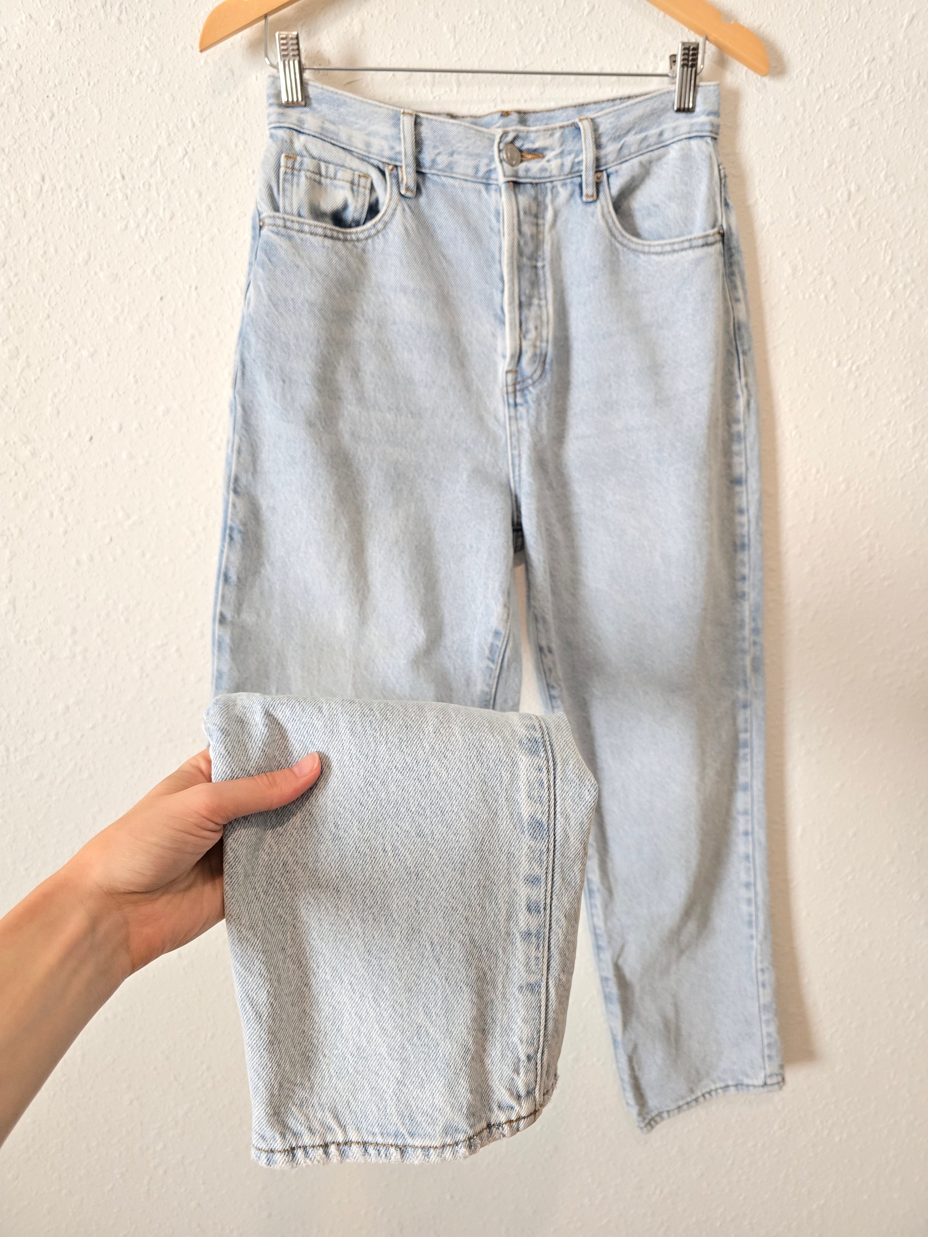 Light Wash Straight Jeans (27)