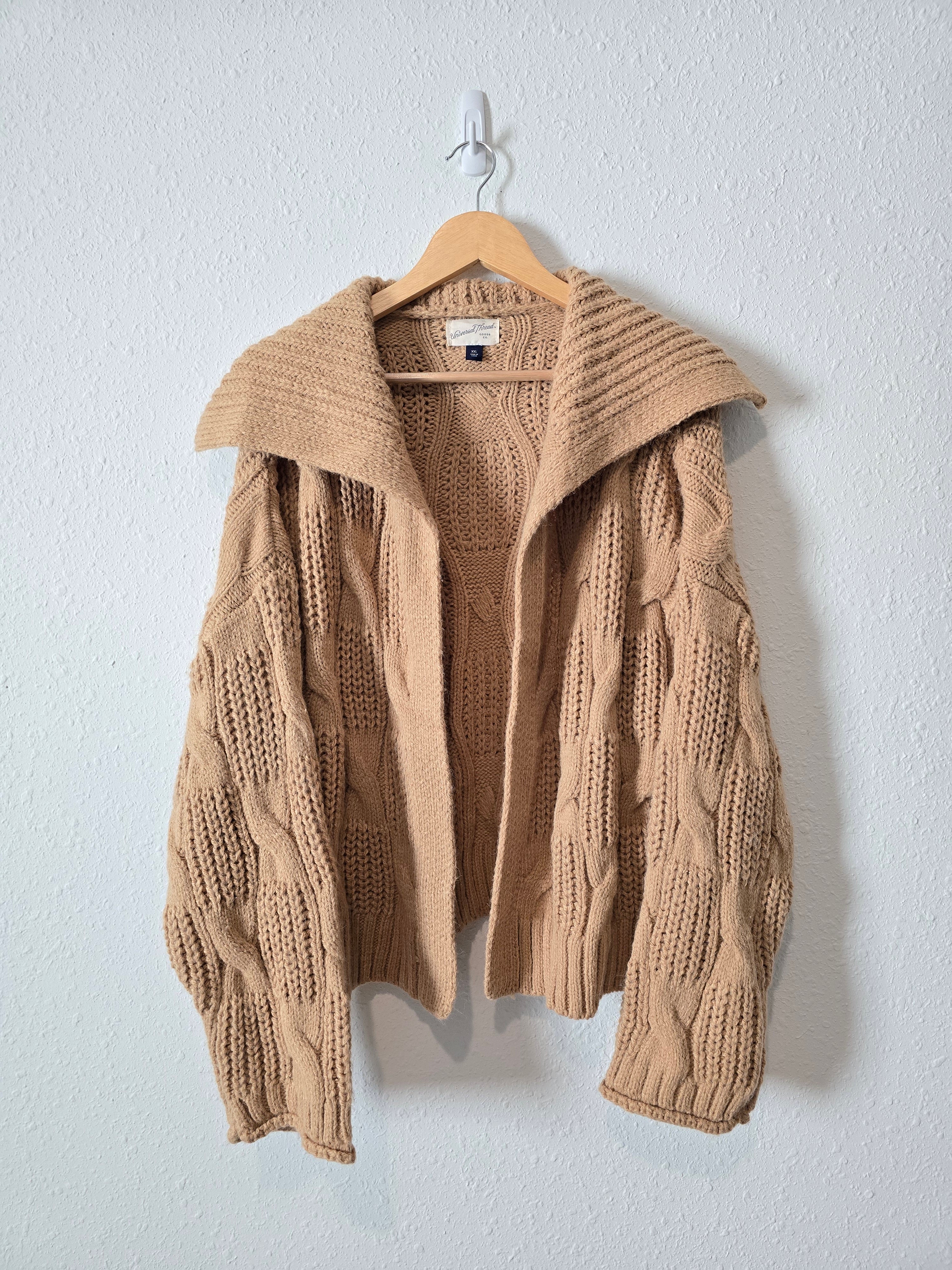 Collared Cable Knit Cardigan (XXL)