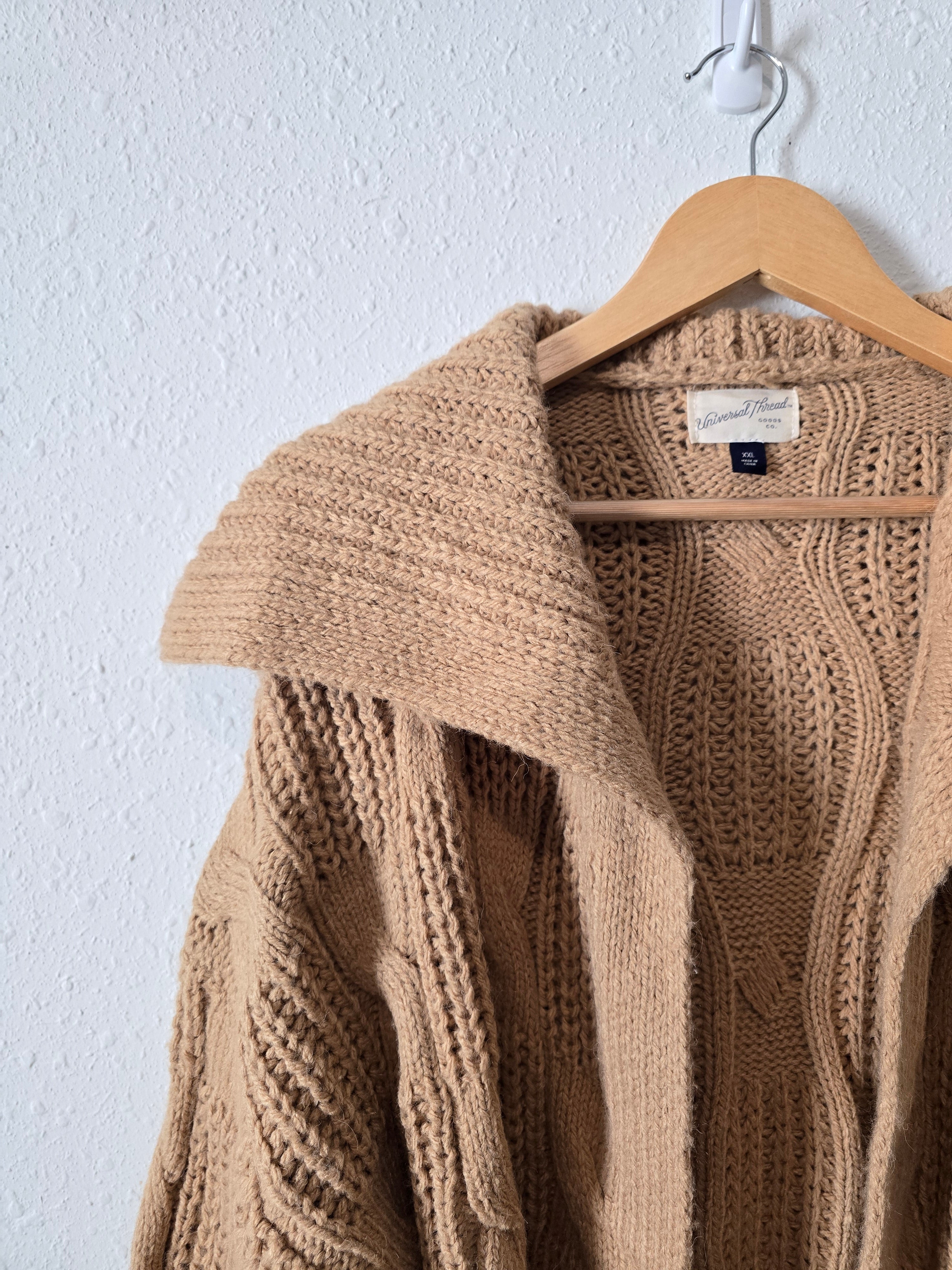 Collared Cable Knit Cardigan (XXL)