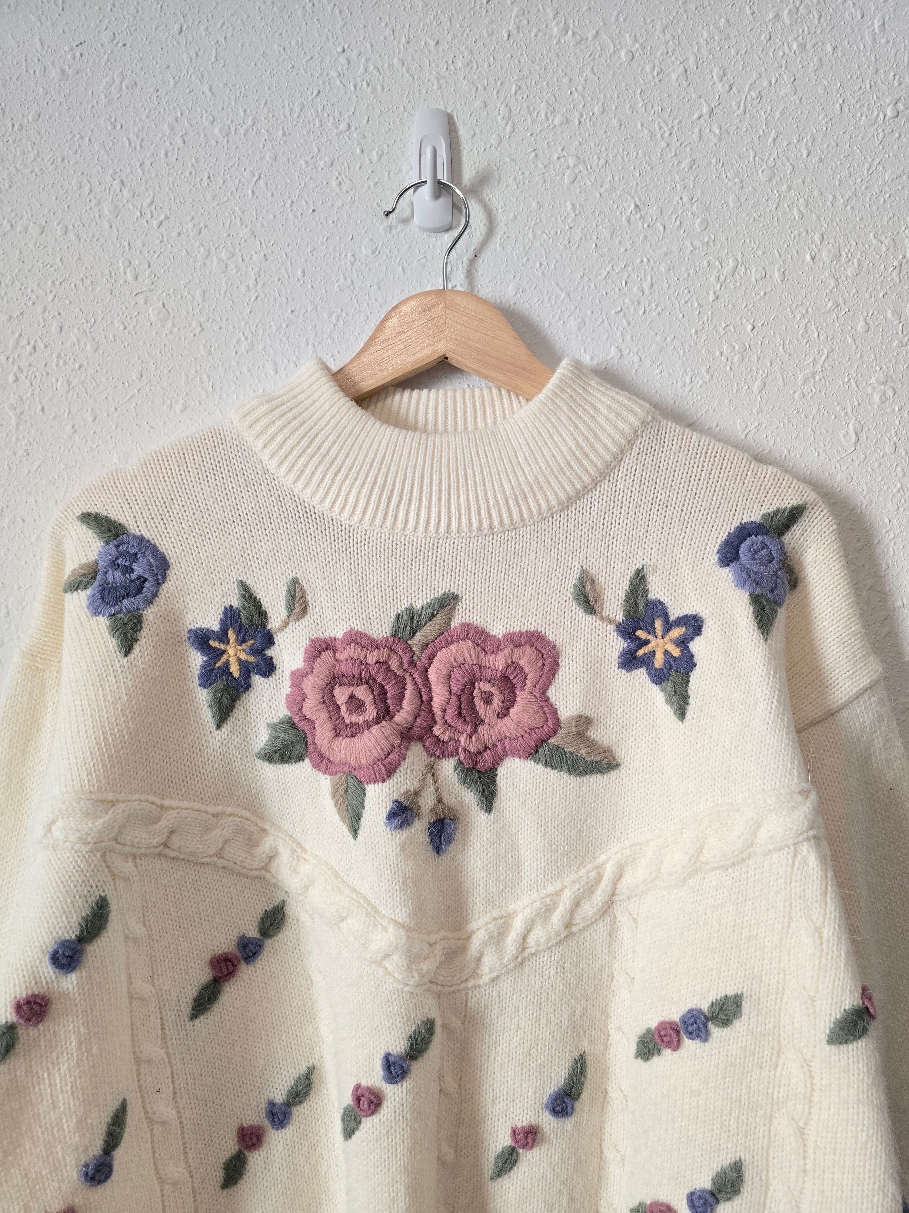 Vintage Floral Embroidered Sweater (L/XL)
