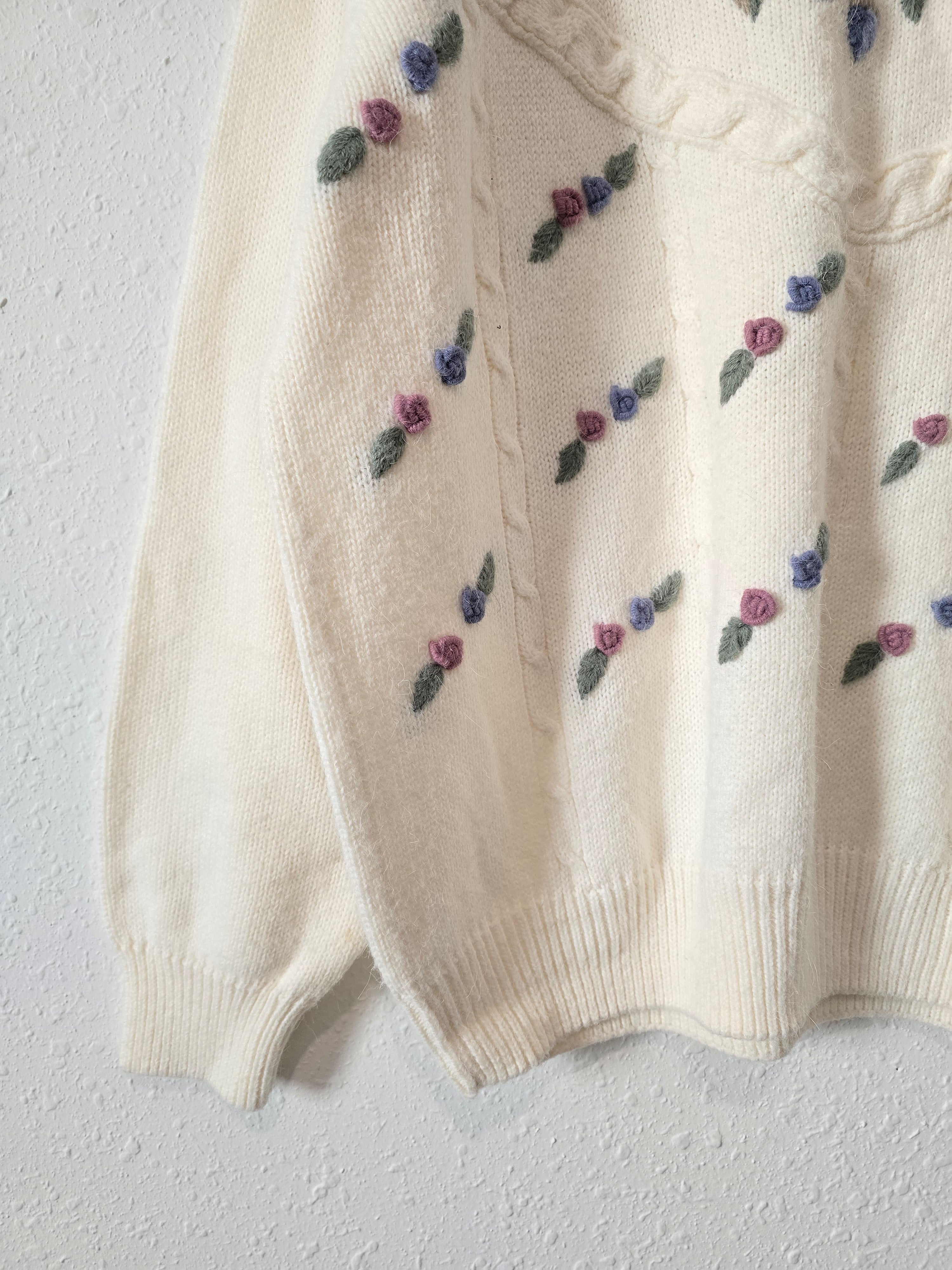 Vintage Floral Embroidered Sweater (L/XL)
