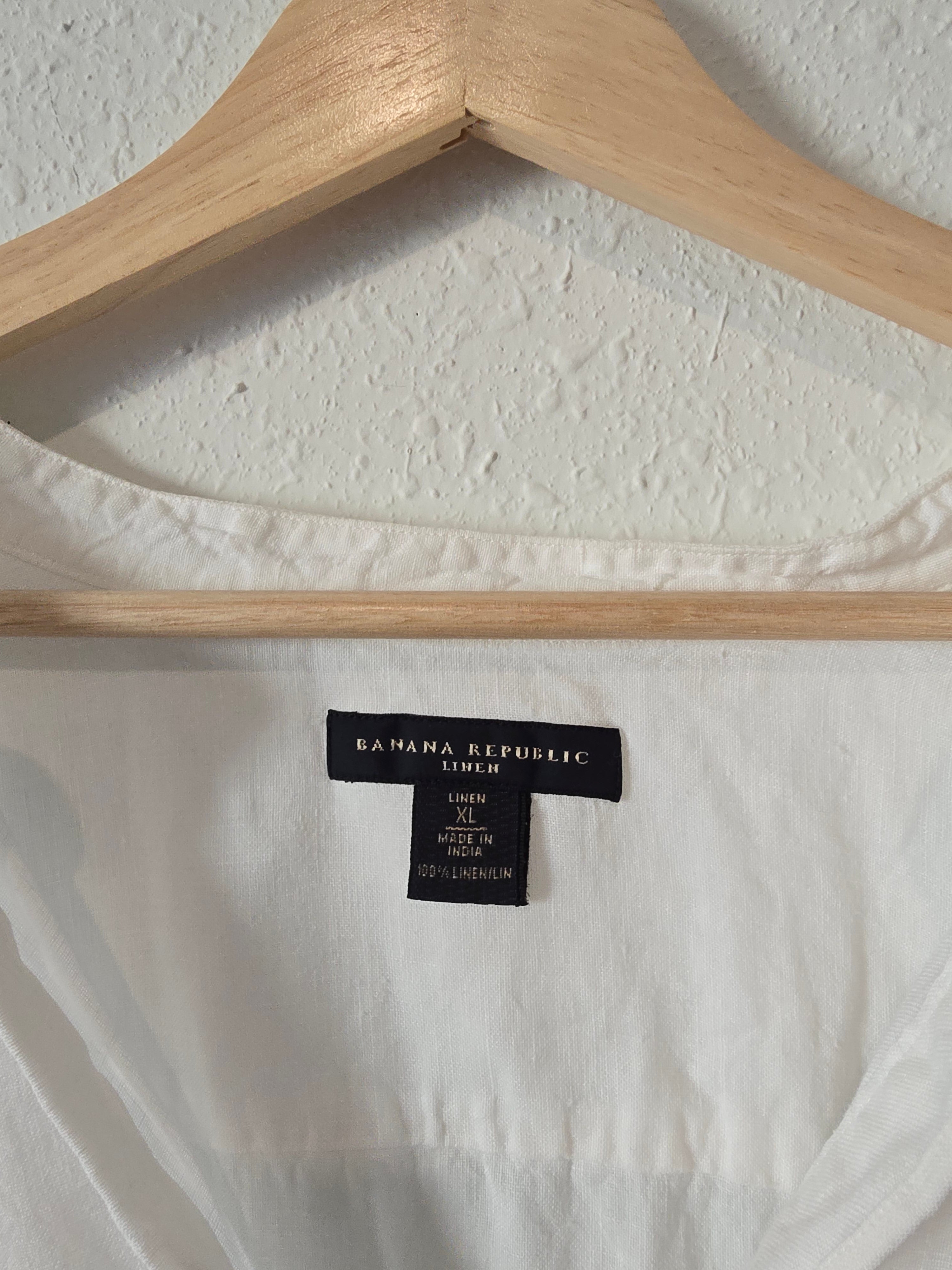 Banana Republic Linen V Neck Top (XL)