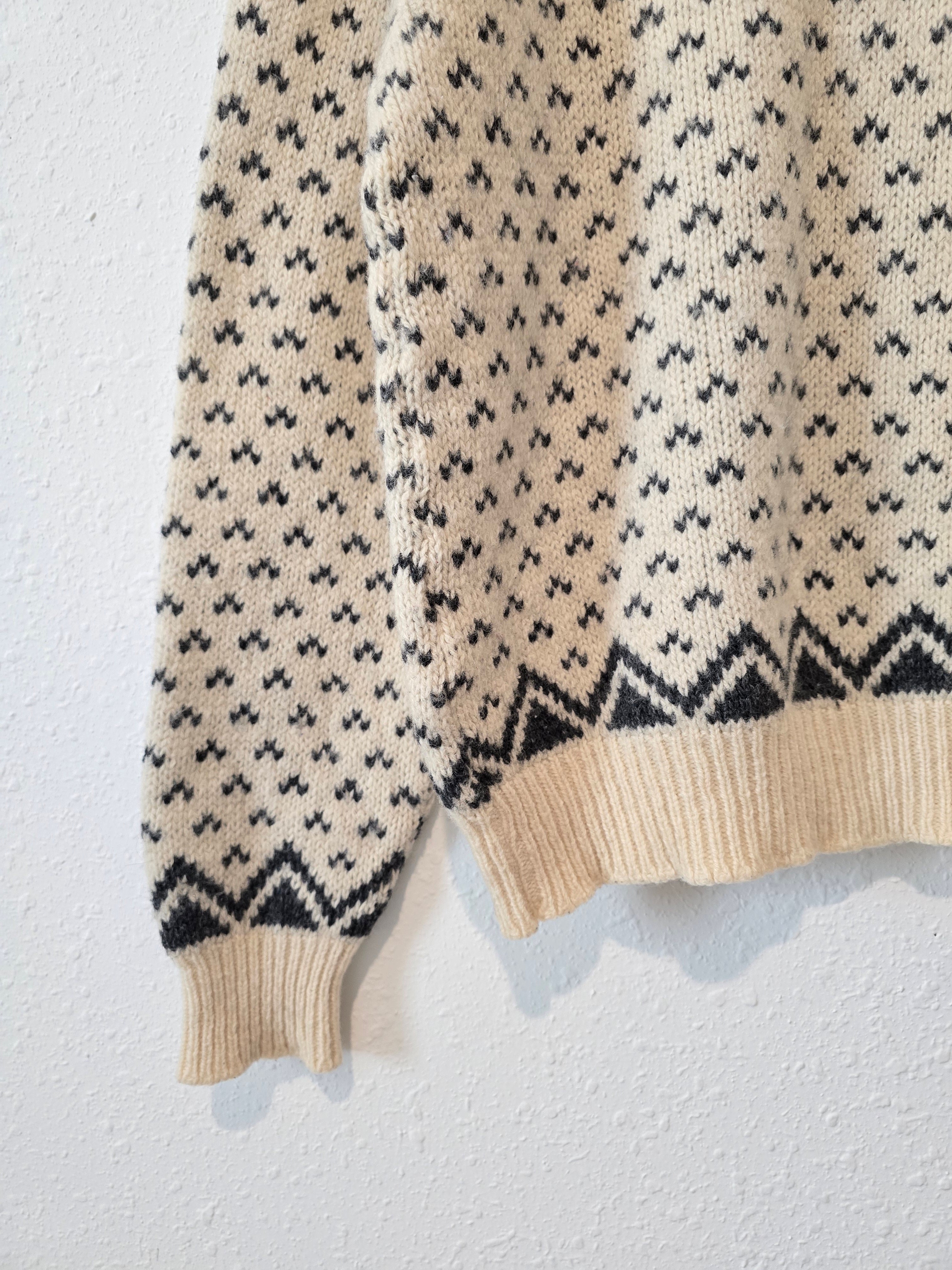 Vintage Patterned Wool Sweater (L)