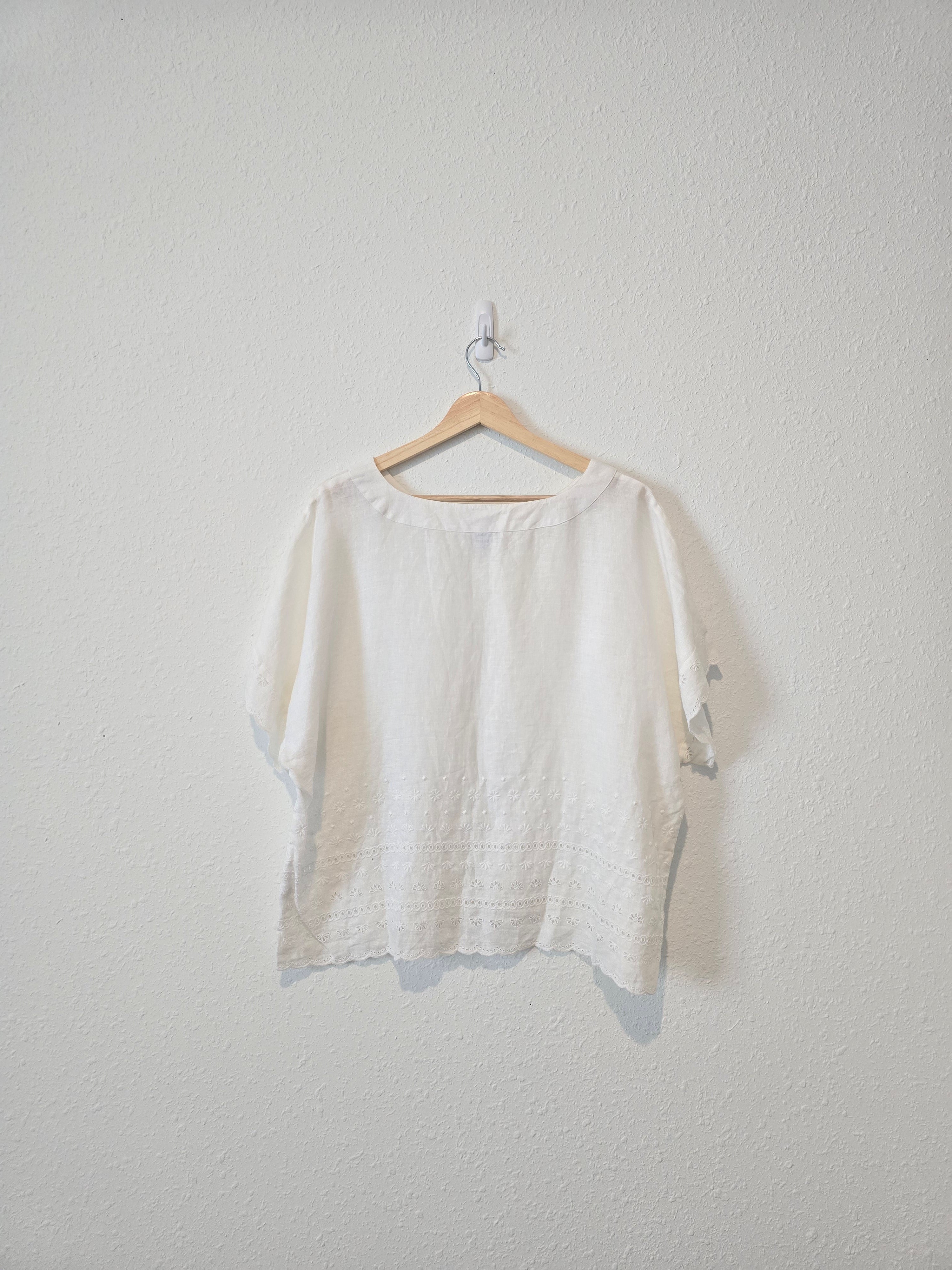 White Linen Embroidered Tee (18P)