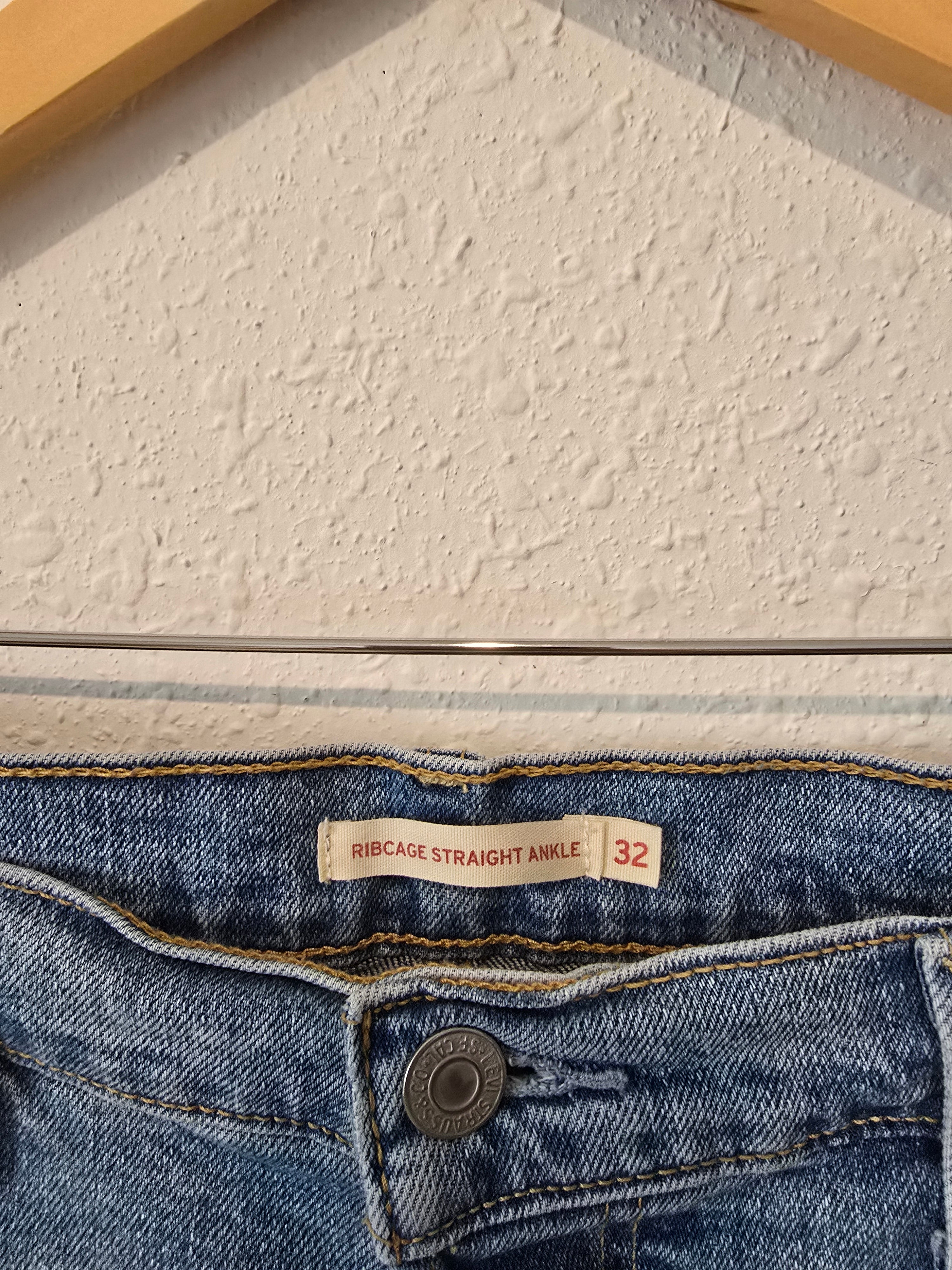 Levi's Ribcage Straight Jeans (32)