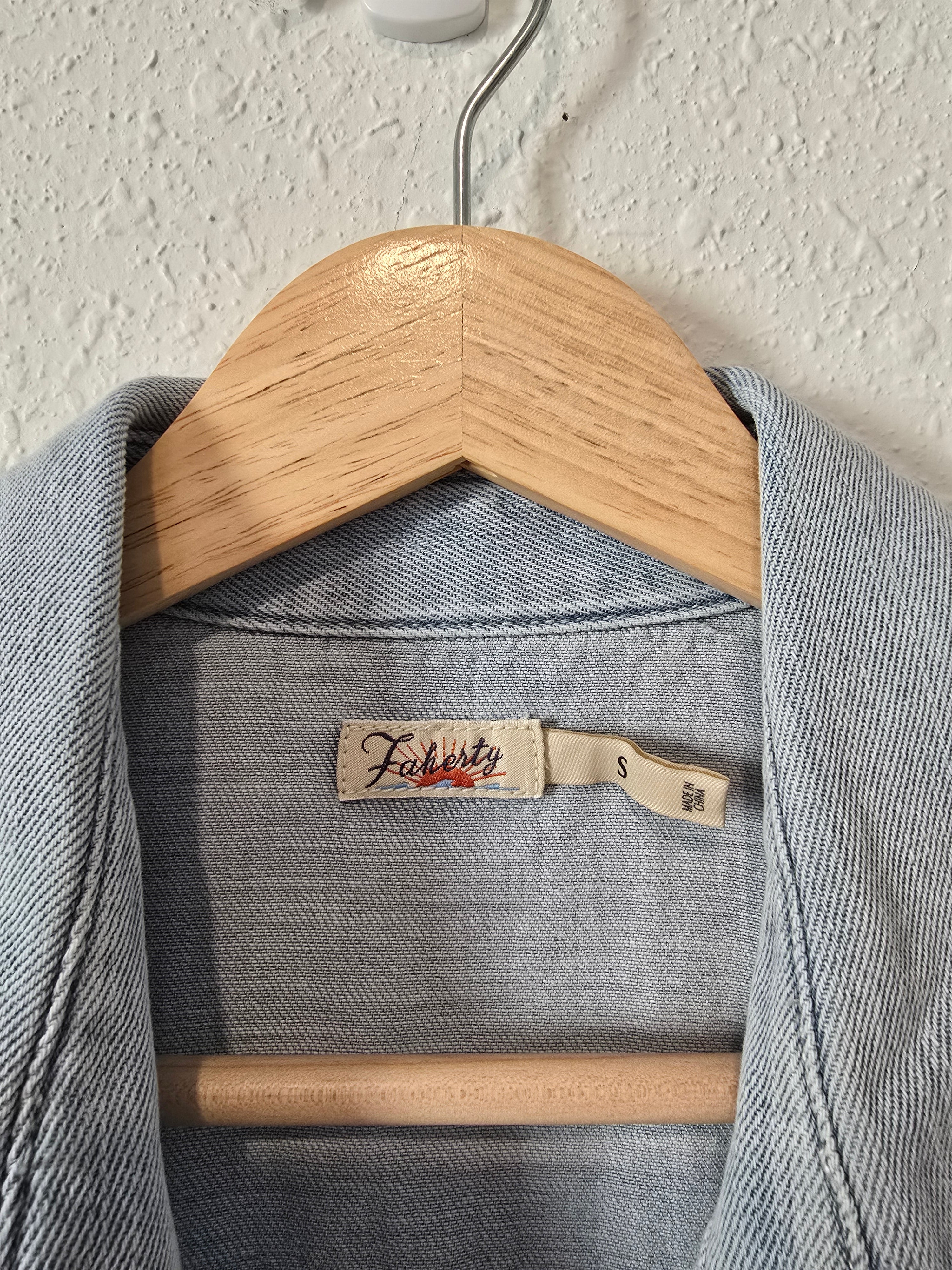 Faherty Denim Button Up (S)