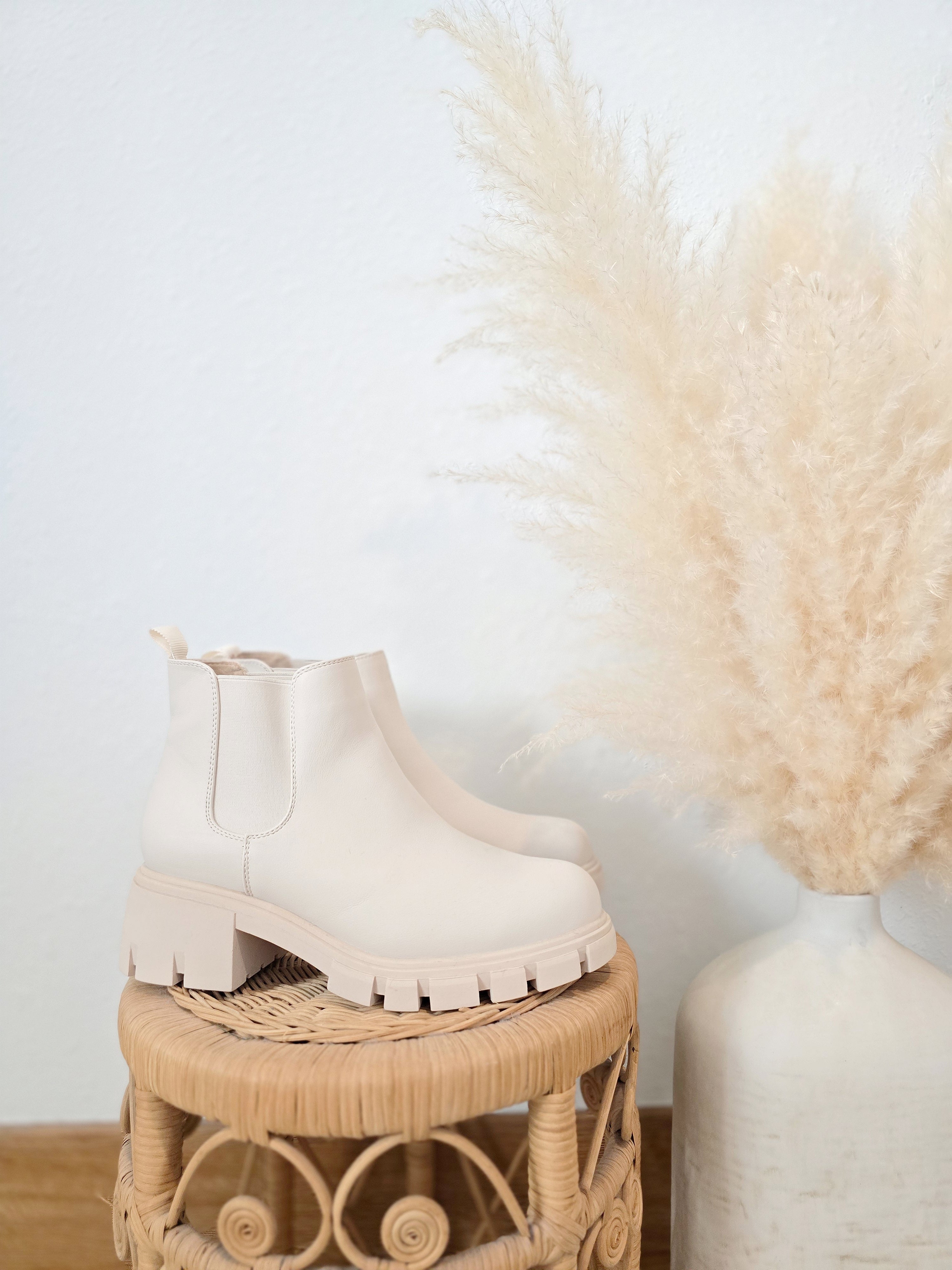 NEW Chunky Cream Booties (9.5)