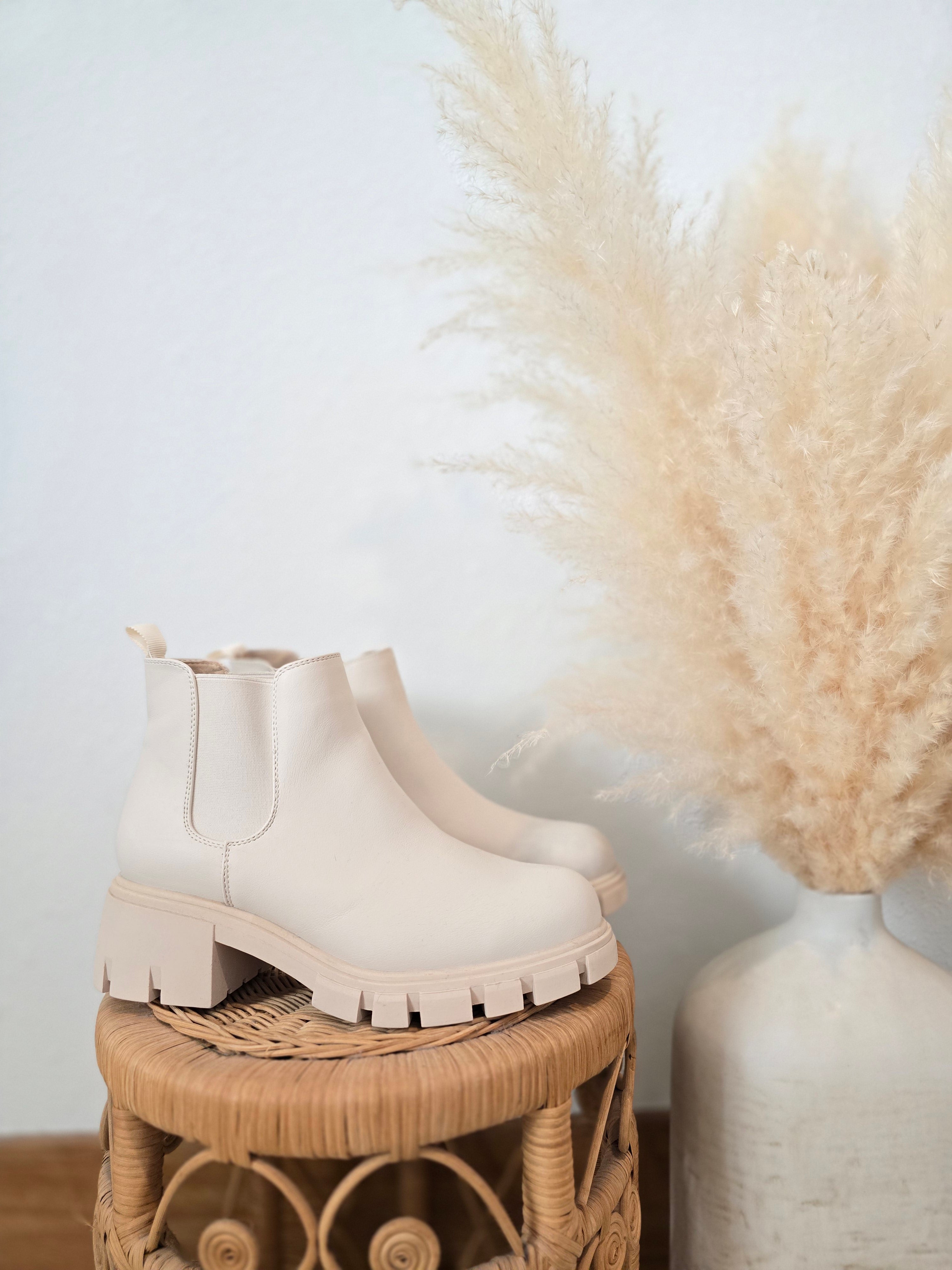 NEW Chunky Cream Booties (9.5)