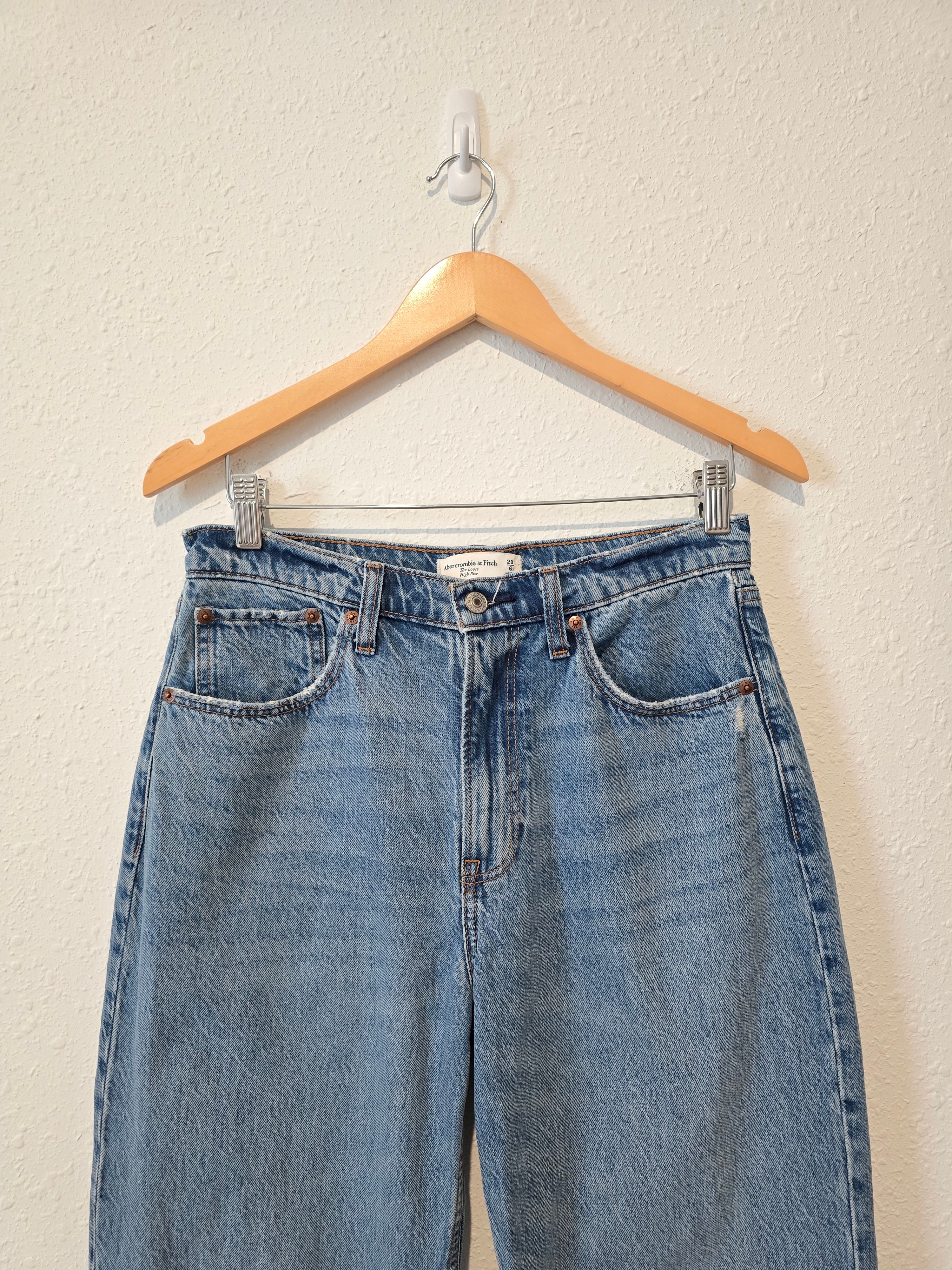 Abercrombie High Rise Loose Jeans (28/6)