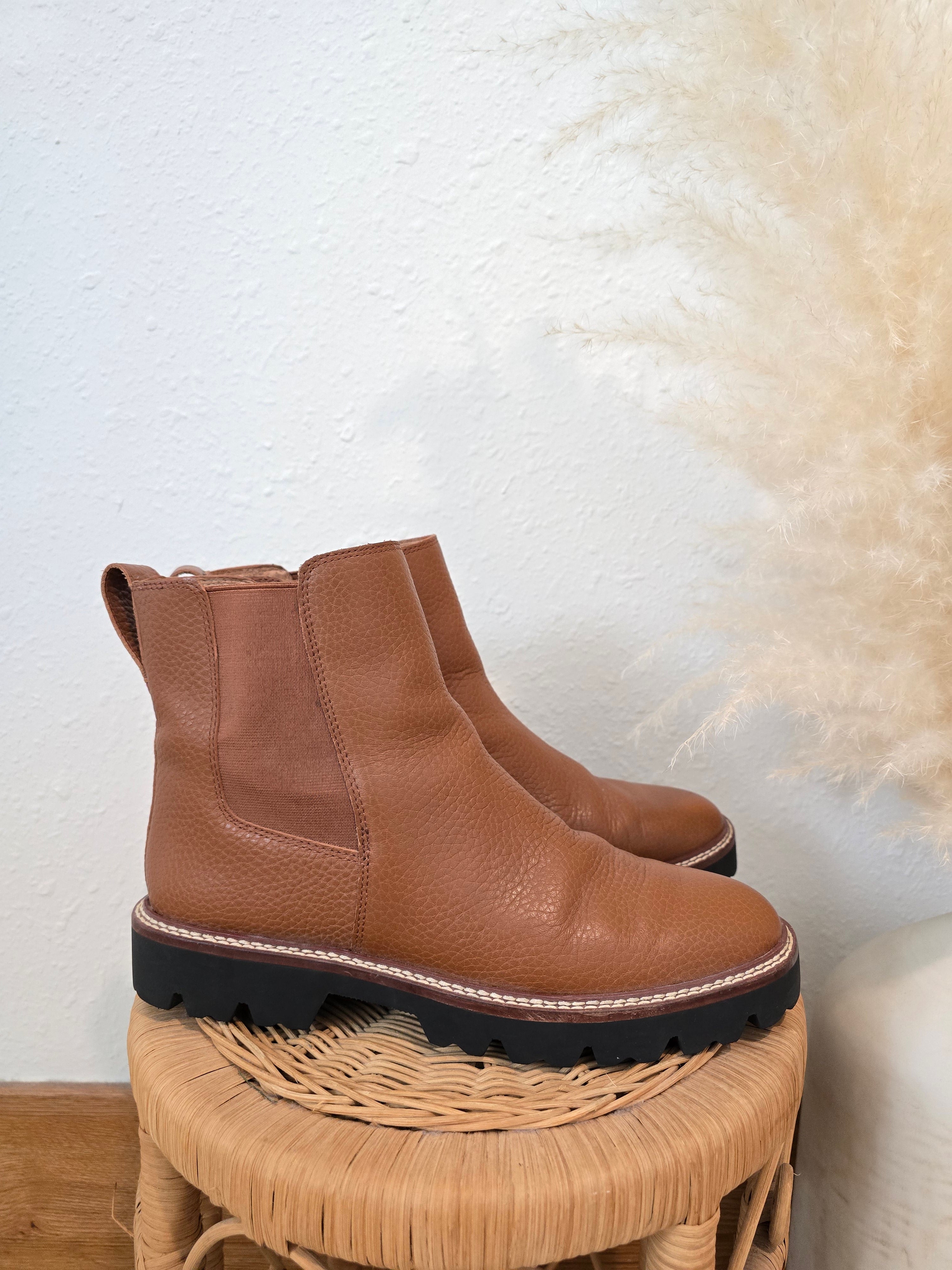 Madewell Leather Chelsea Boots (9)