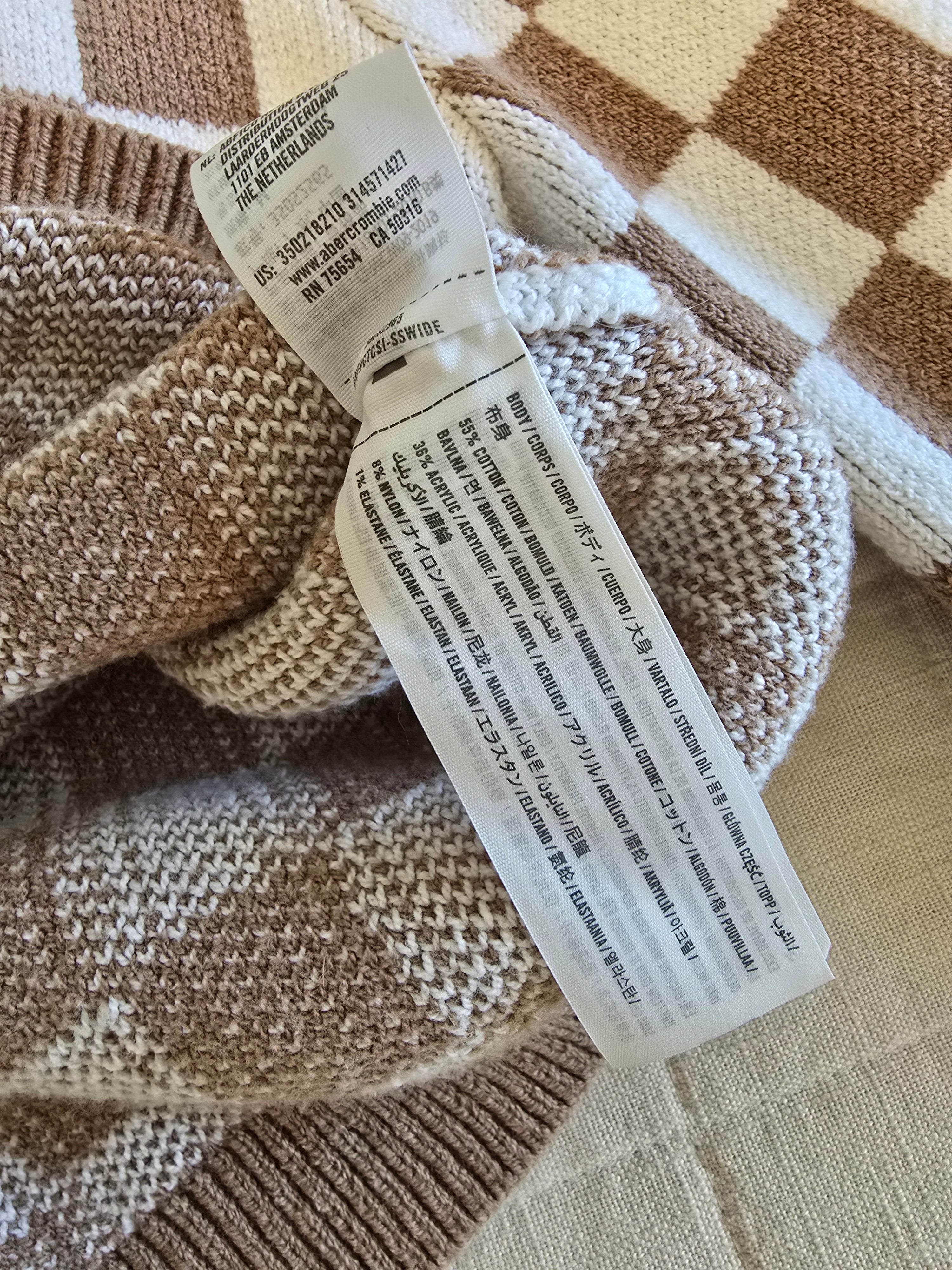 Neutral Checkered Sweater (M)