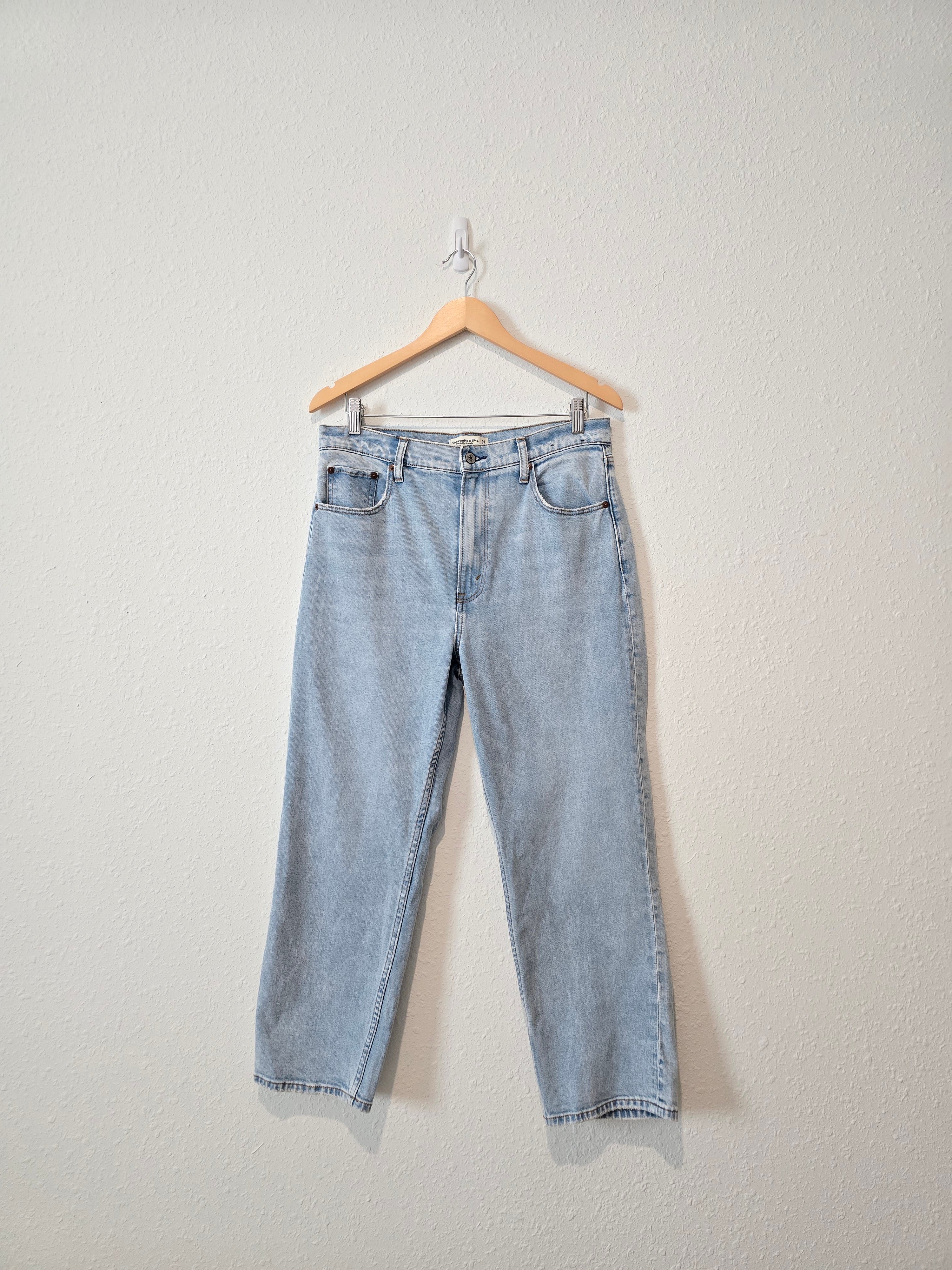 NEW Abercrombie Straight Jeans (31/12)