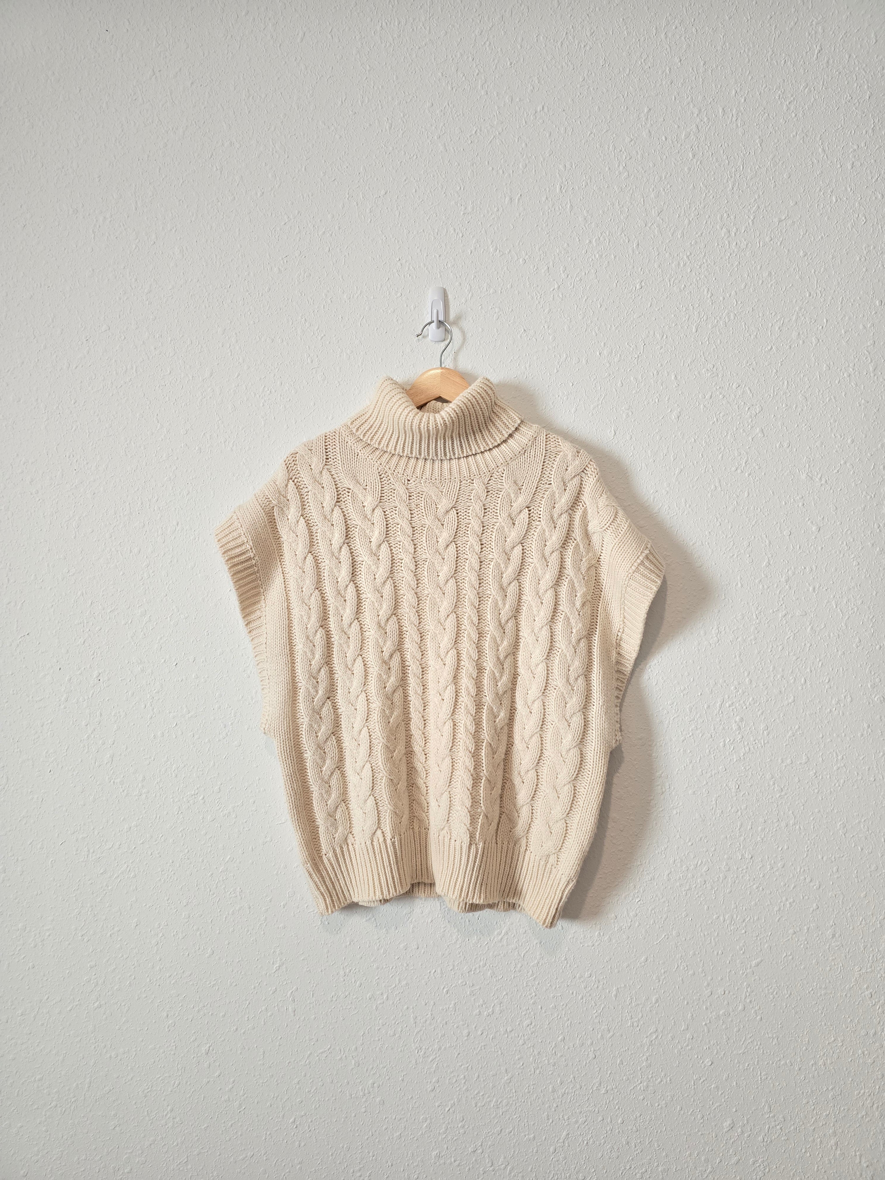 Cable Knit Turtleneck Vest (L)