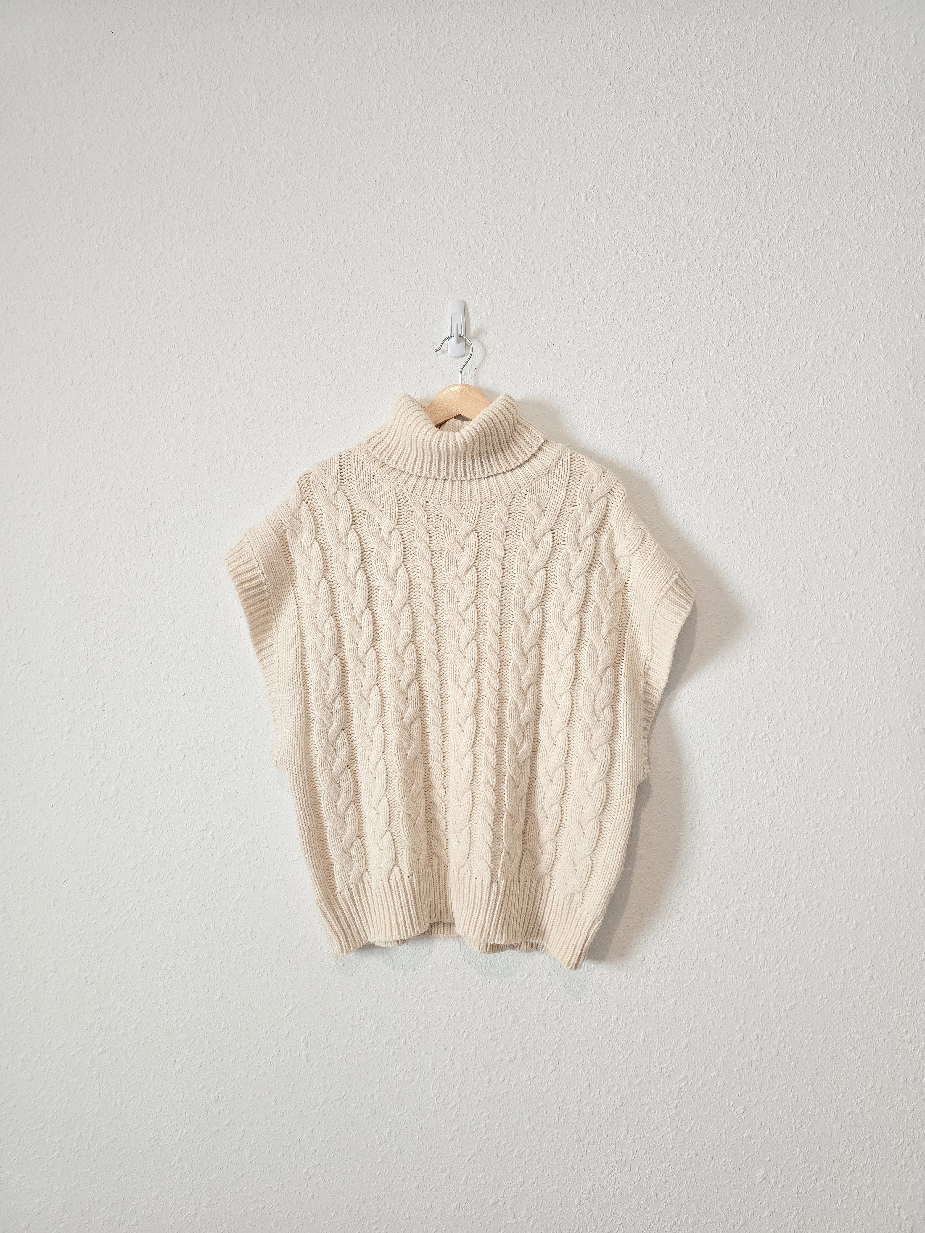Cable Knit Turtleneck Vest (L)