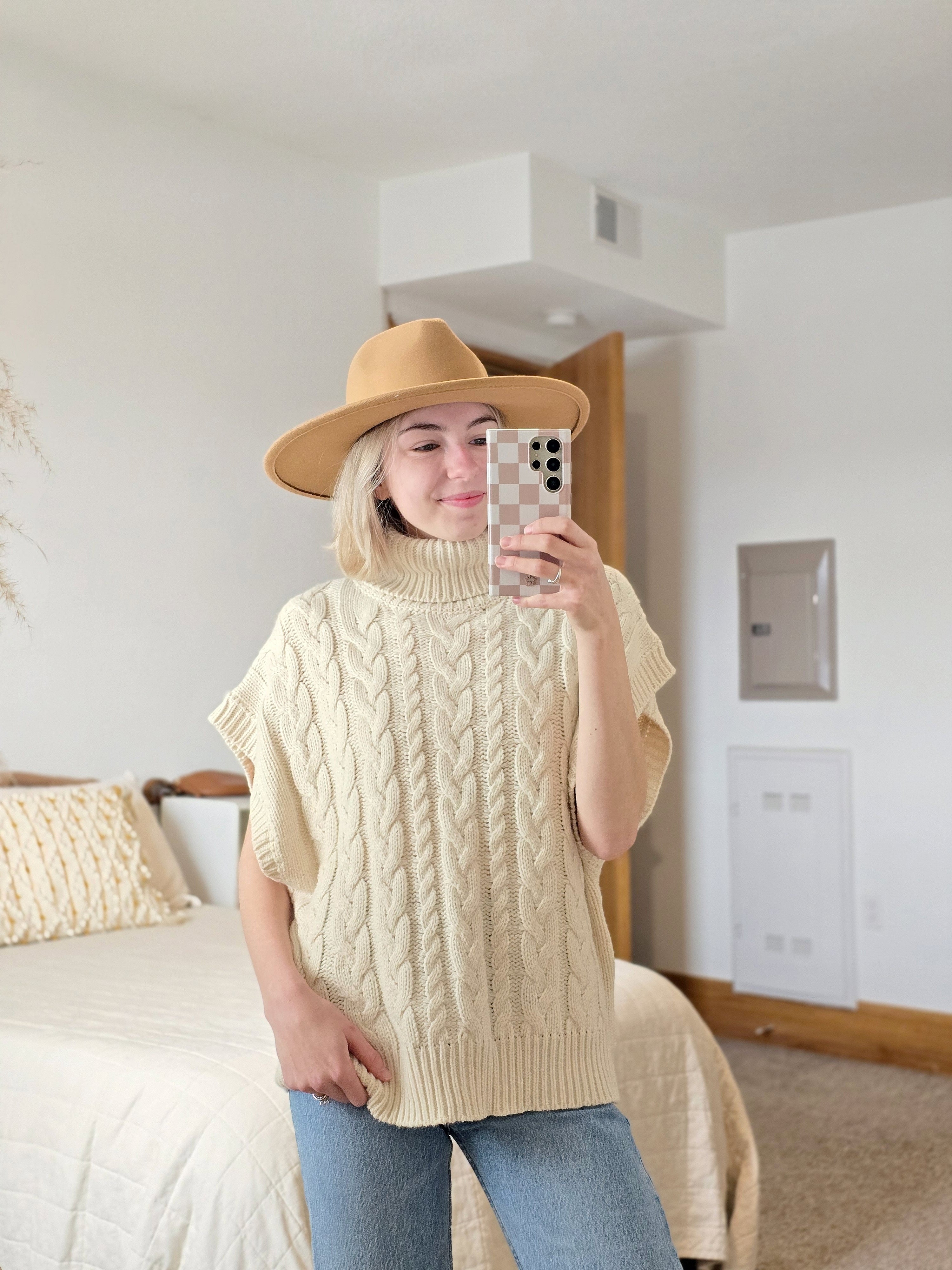Cable Knit Turtleneck Vest (L)