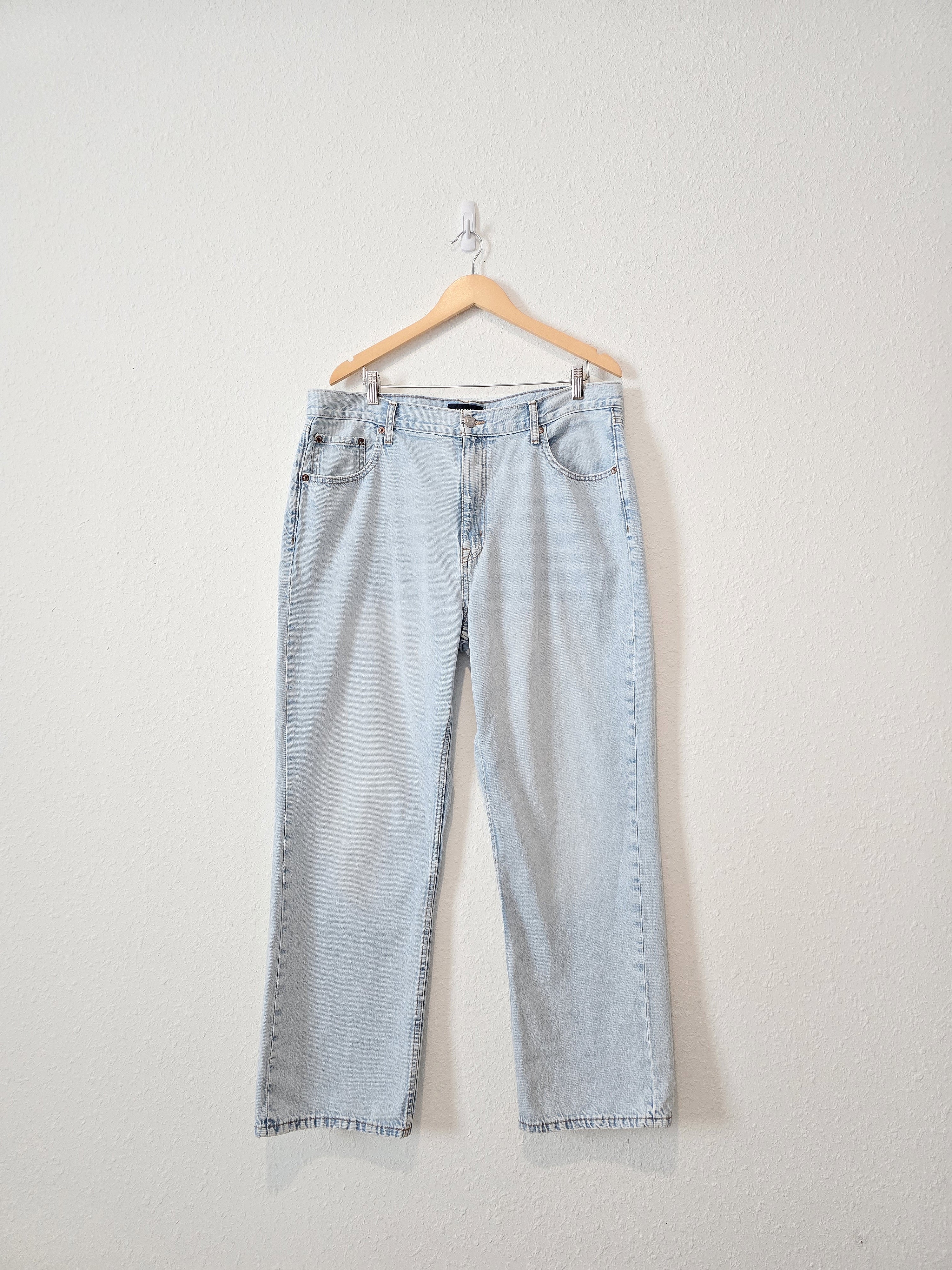 Light Wash Baggy Jeans (18)