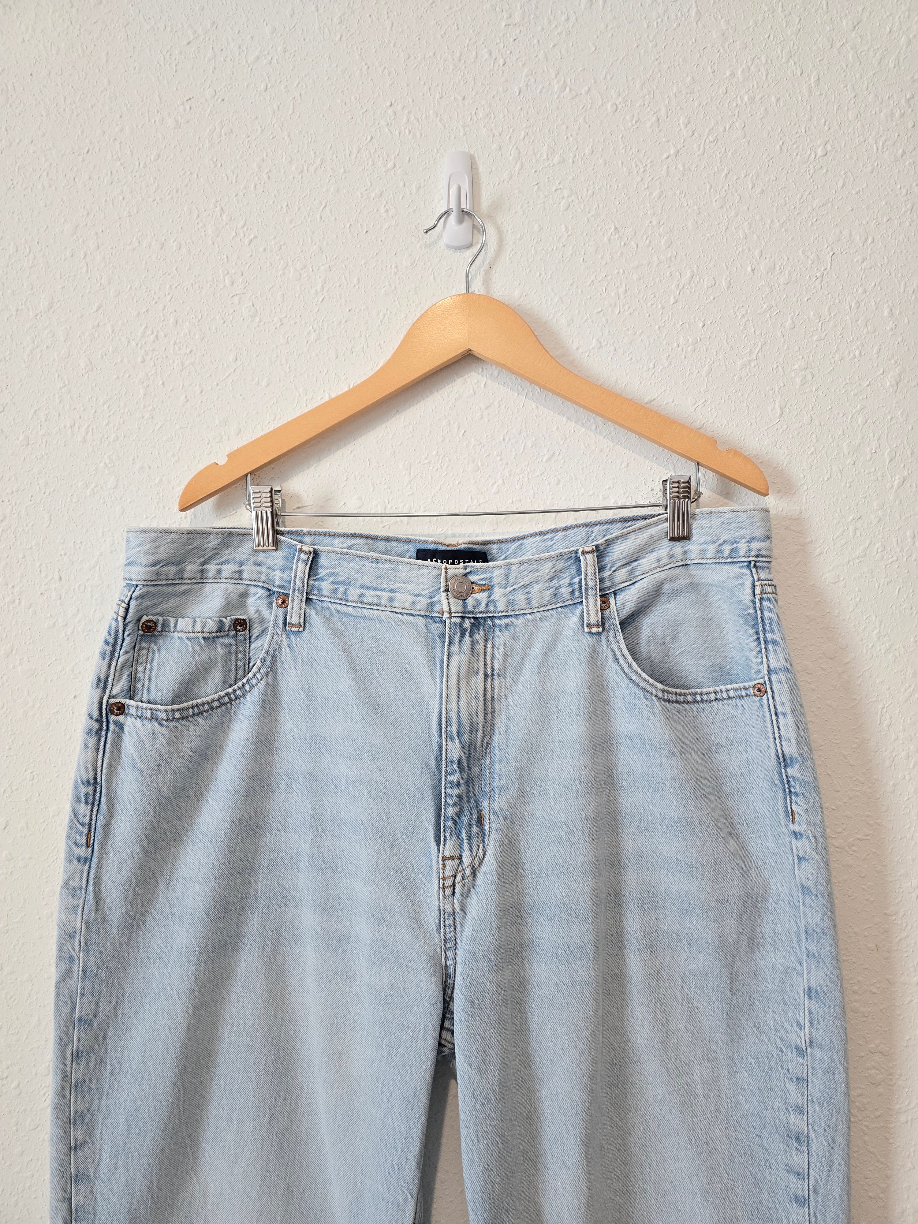 Light Wash Baggy Jeans (18)