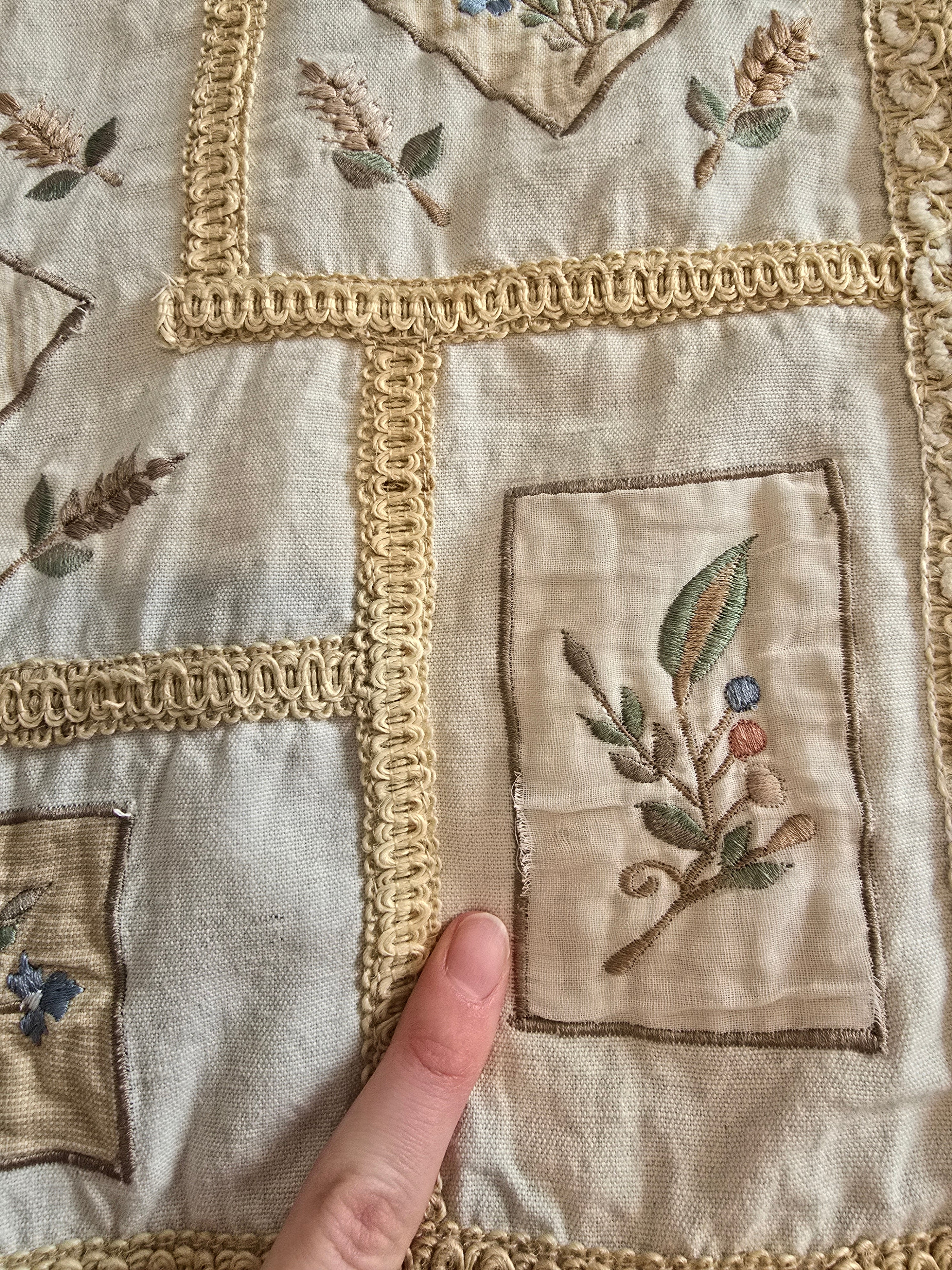Vintage Floral Embroidered Vest (1X)