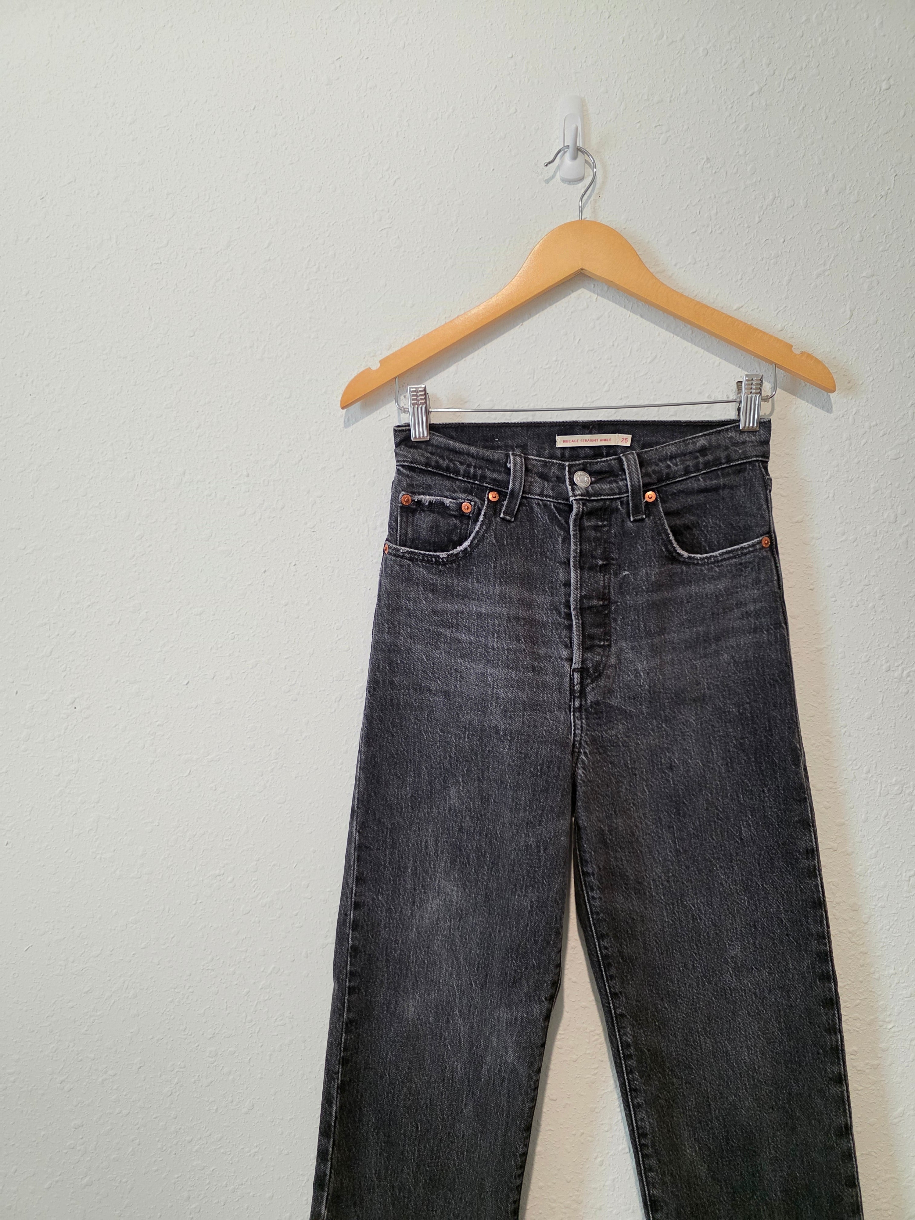 Levi's Ribcage Straight Ankle Jeans (25)