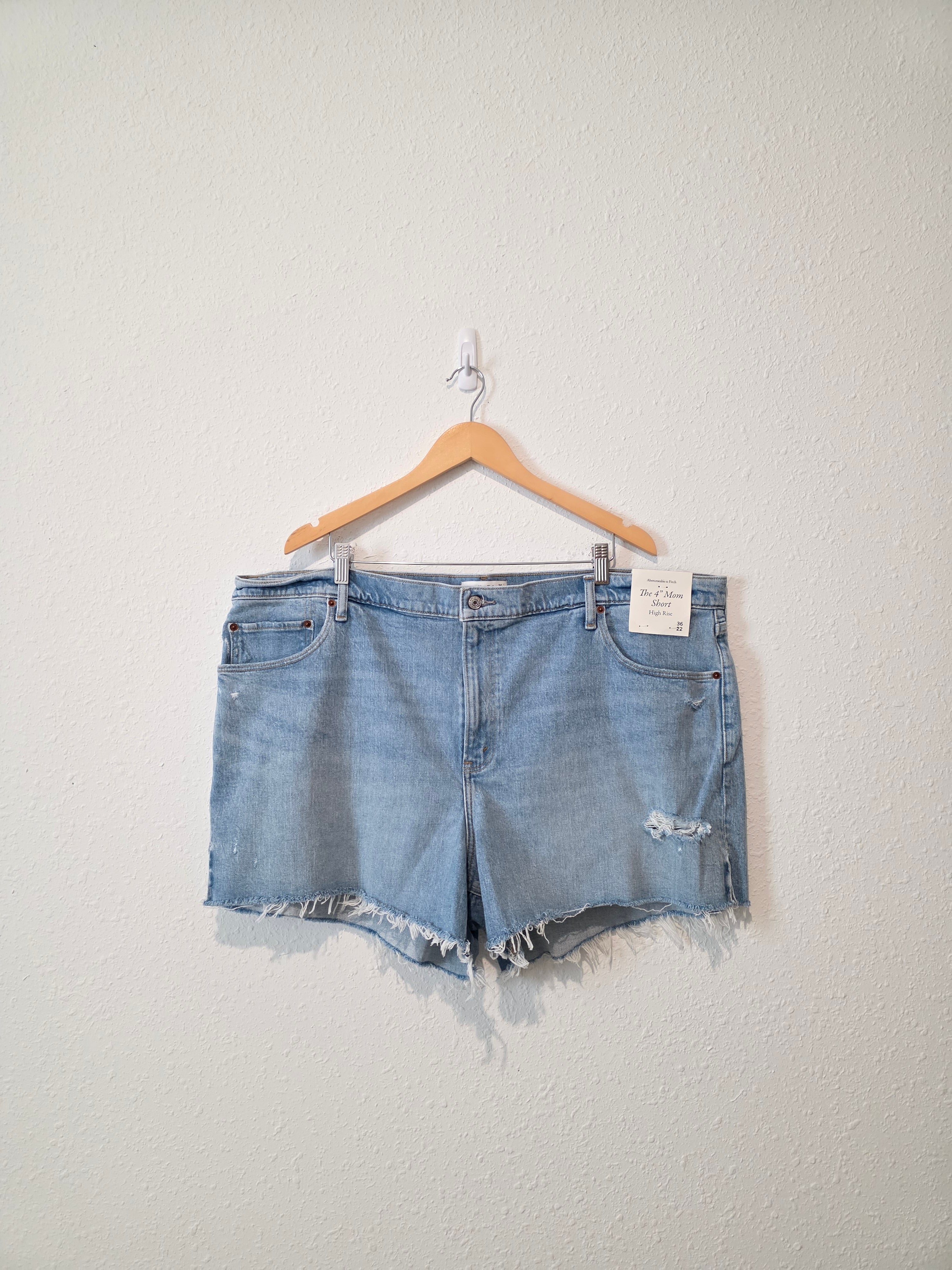 NEW Abercrombie 4" Mom Shorts (36/22)