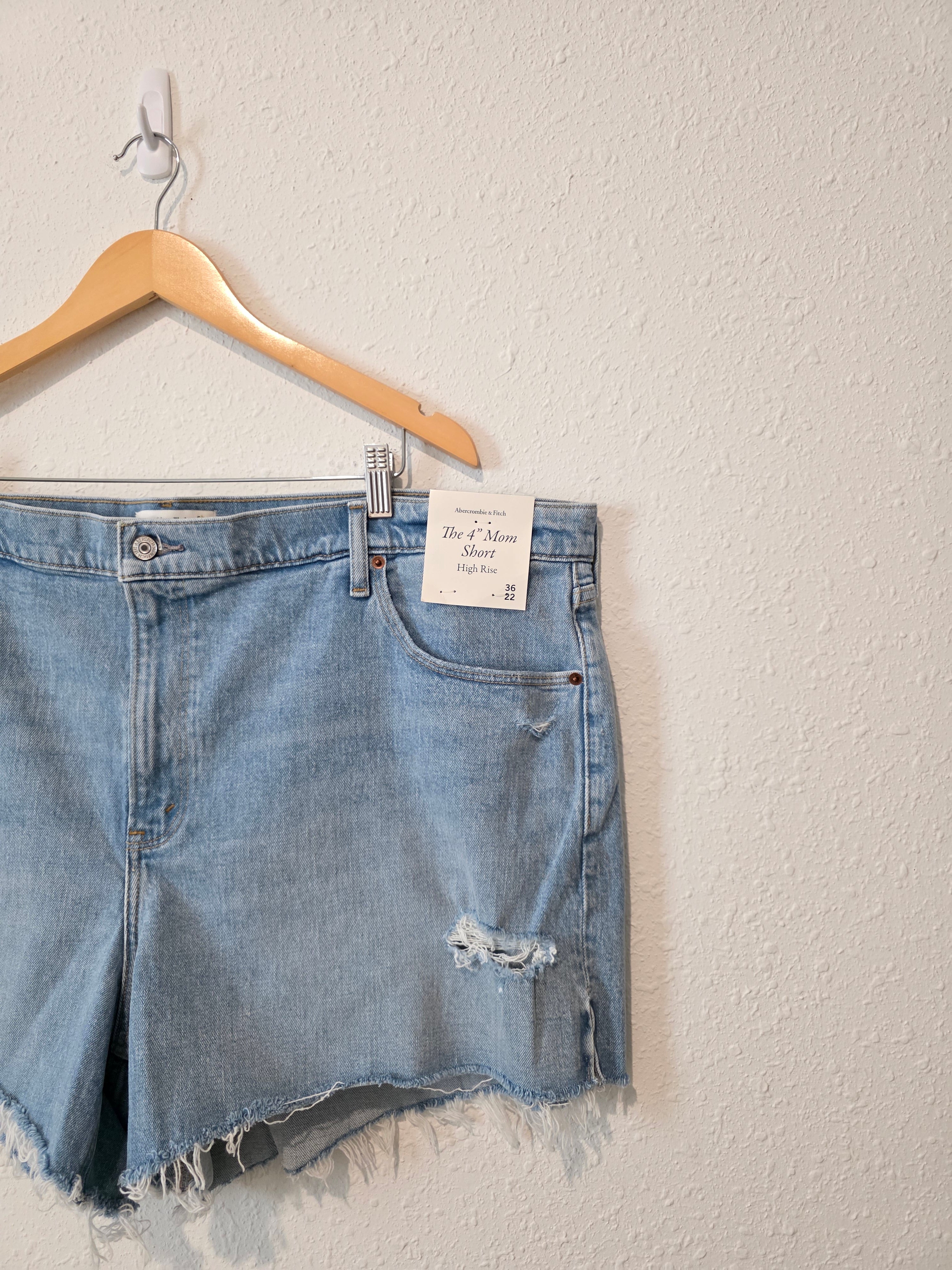 NEW Abercrombie 4" Mom Shorts (36/22)