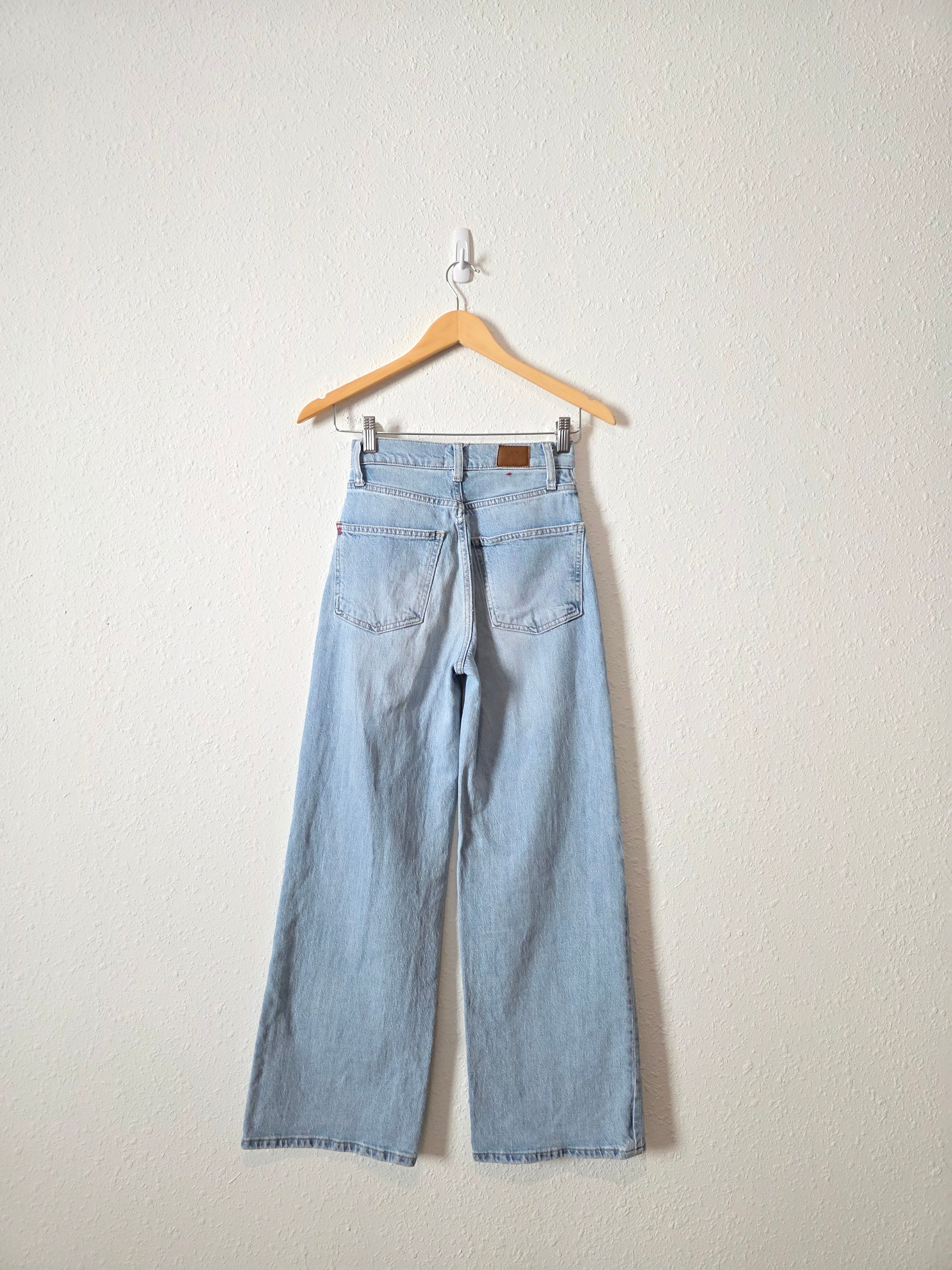 Light Wash Wide Leg Jeans (24)
