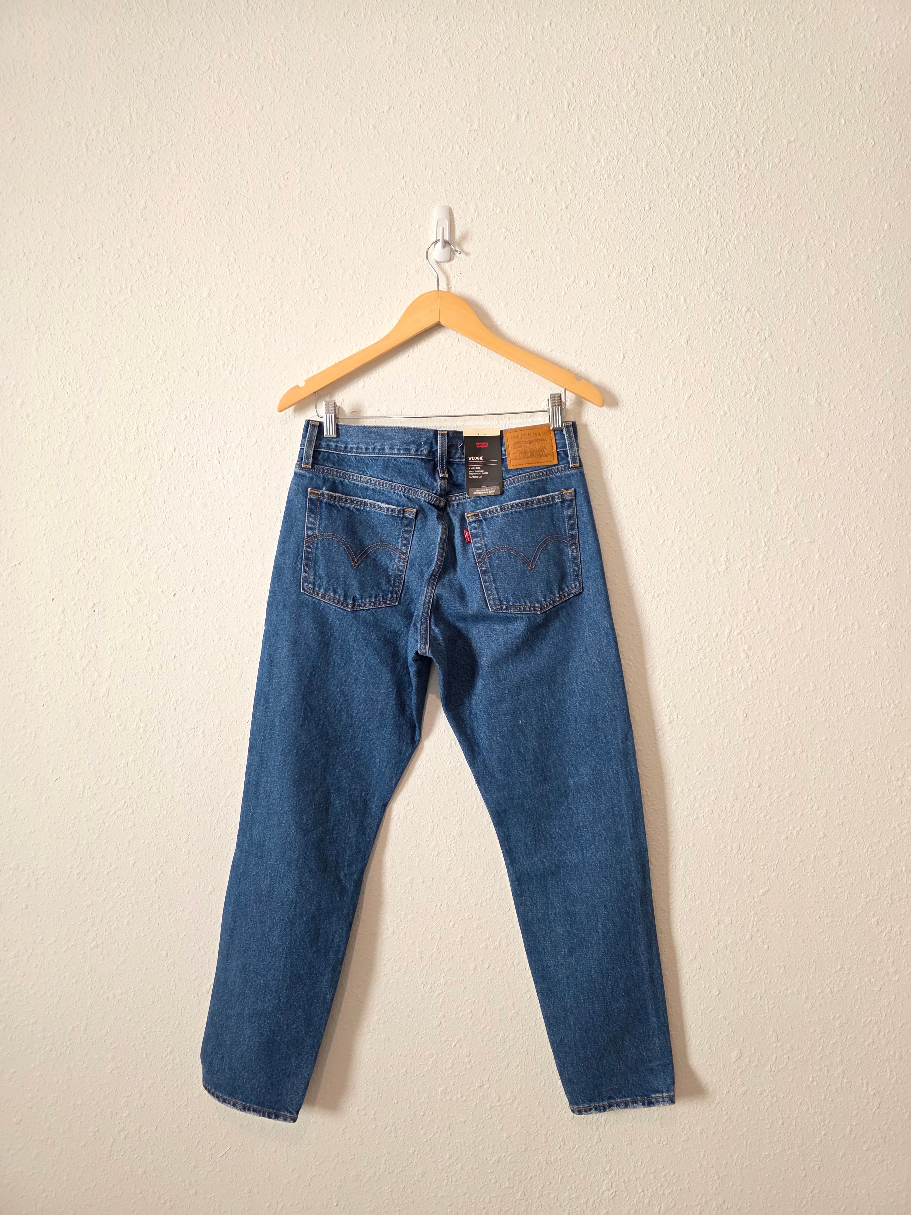 NEW Levi's Wedgie Jeans (28)