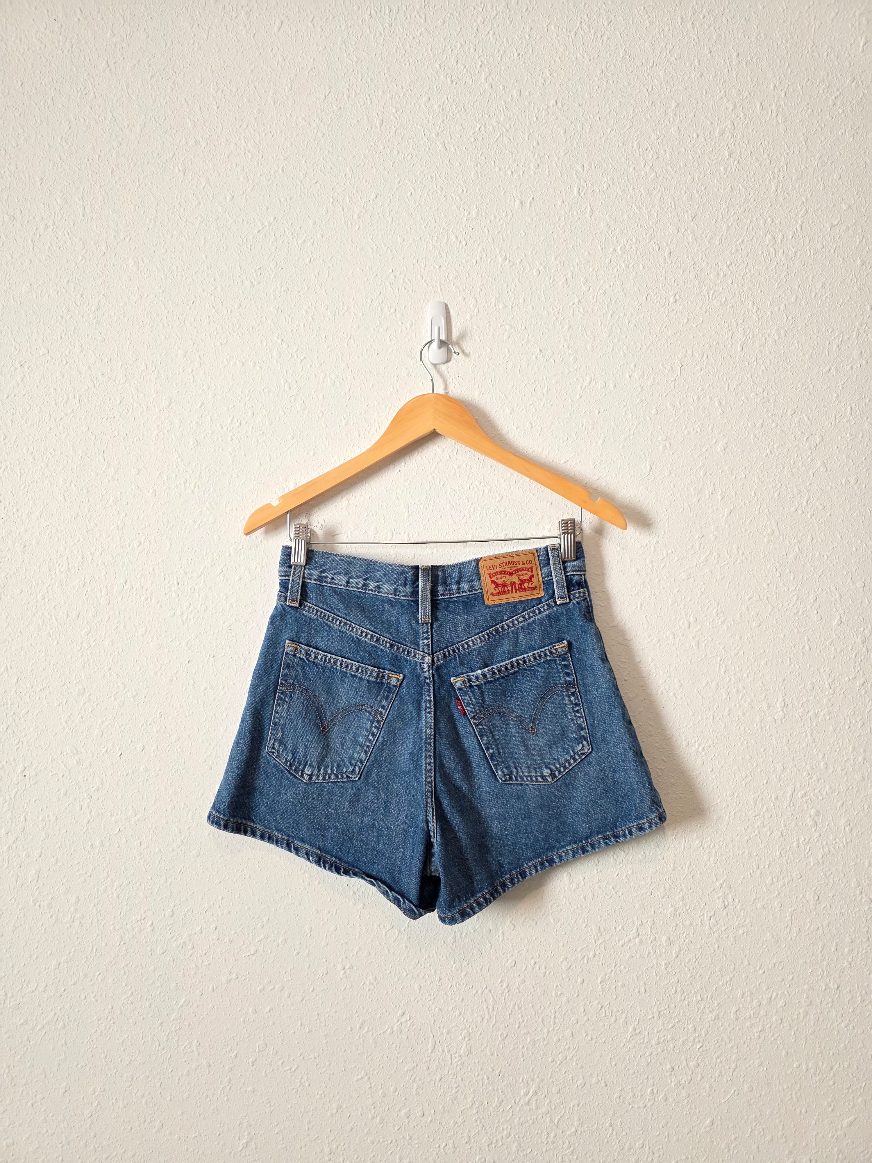 Levi's High Waisted Mom Shorts (26)
