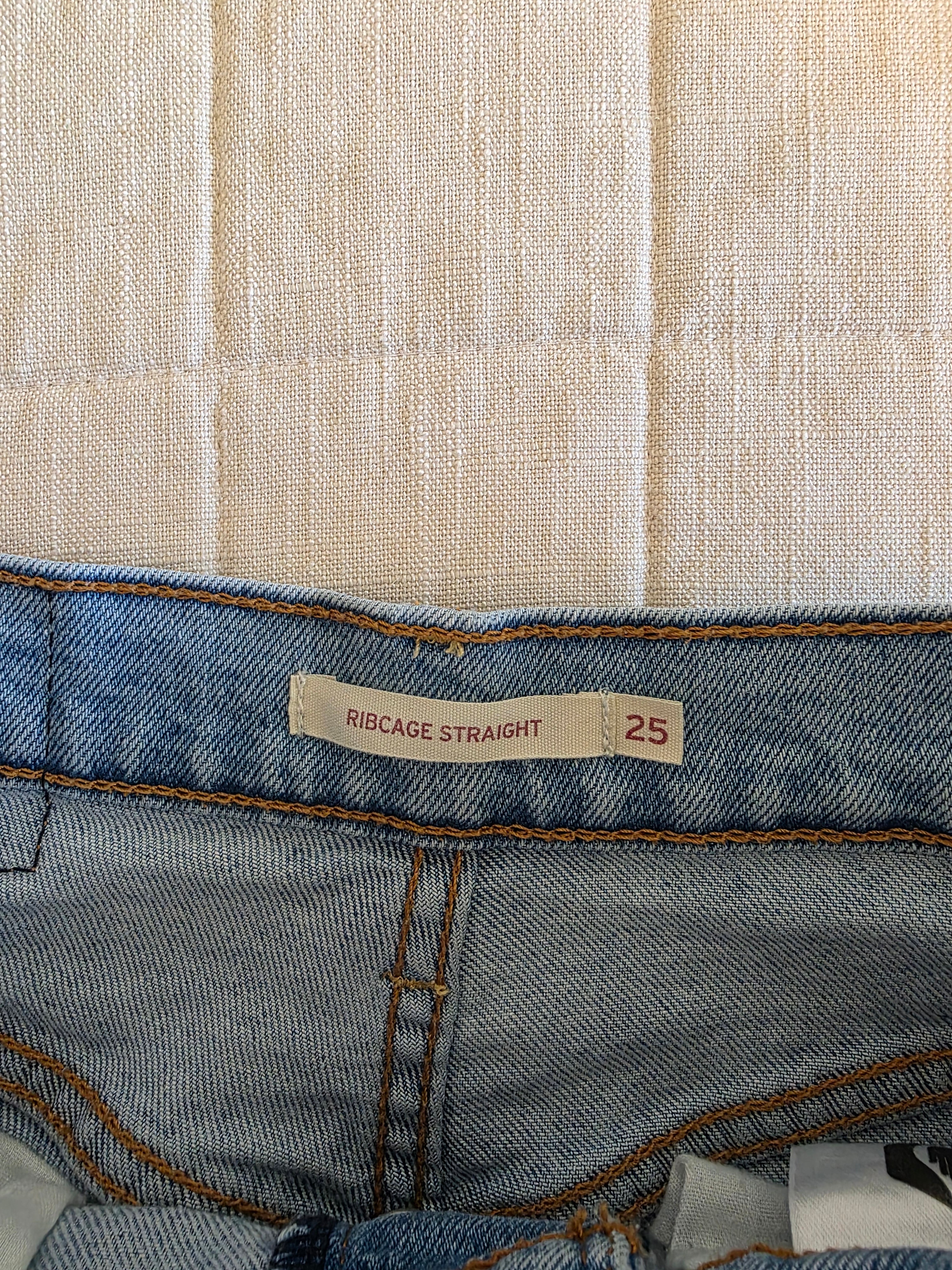 Levi's Ribcage Straight Jeans (25)