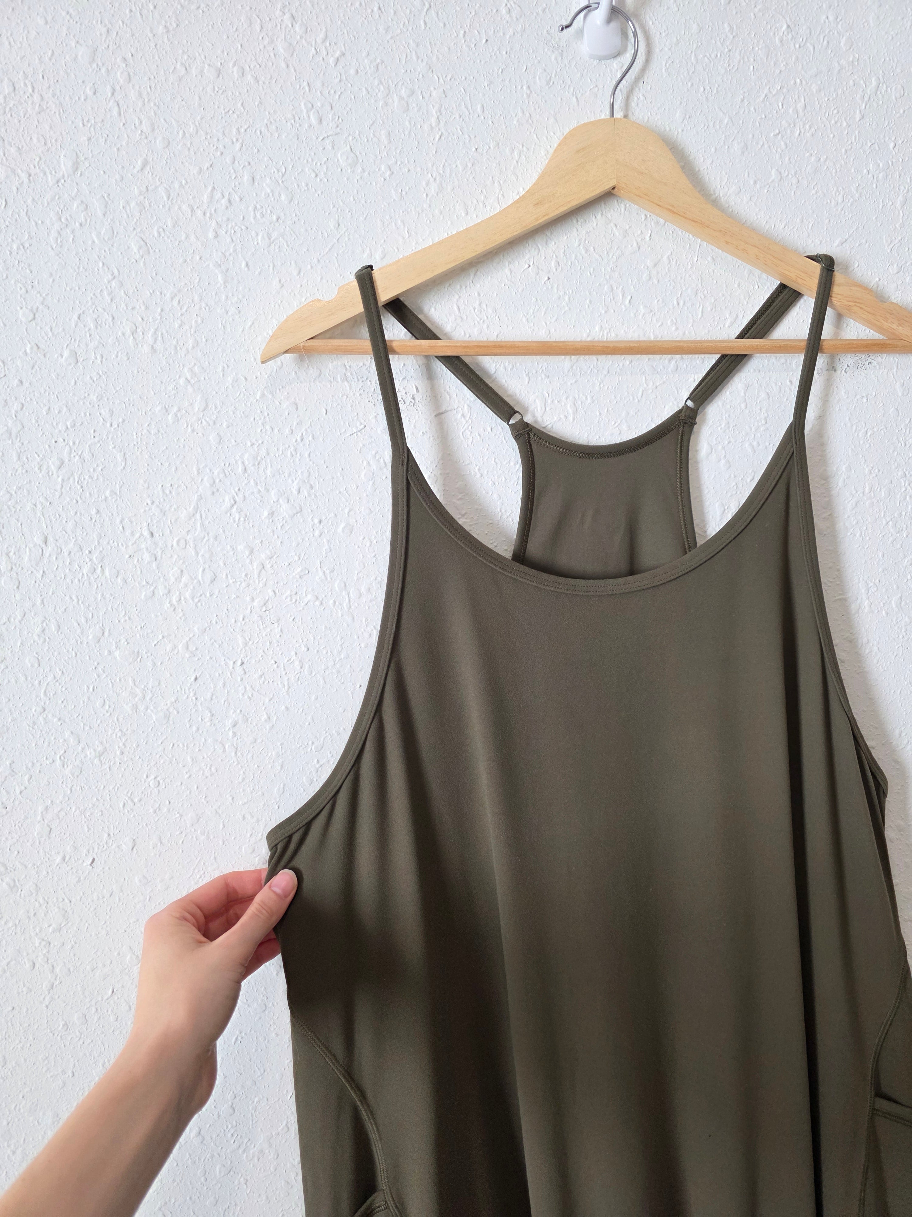 Aritzia Relaxed Barrel Jumpsuit (M)