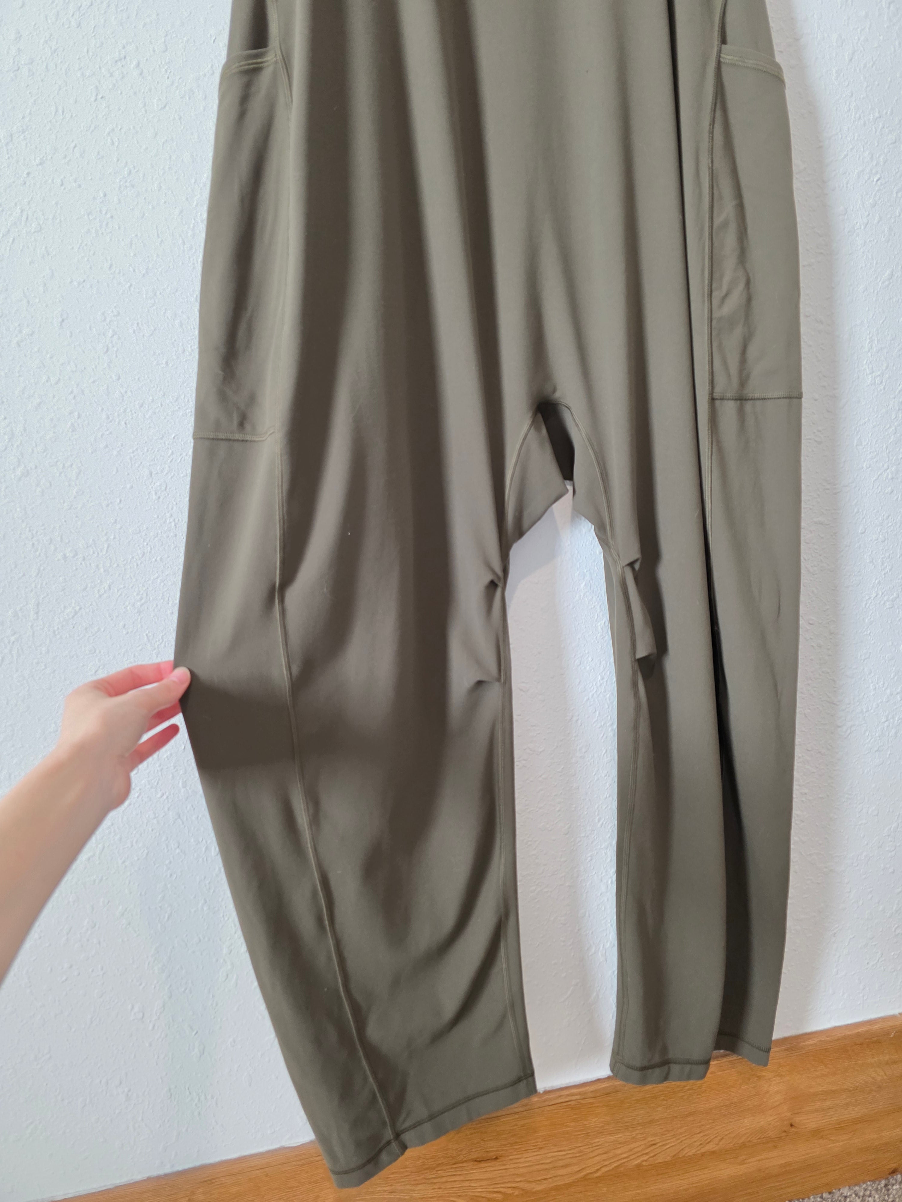 Aritzia Relaxed Barrel Jumpsuit (M)