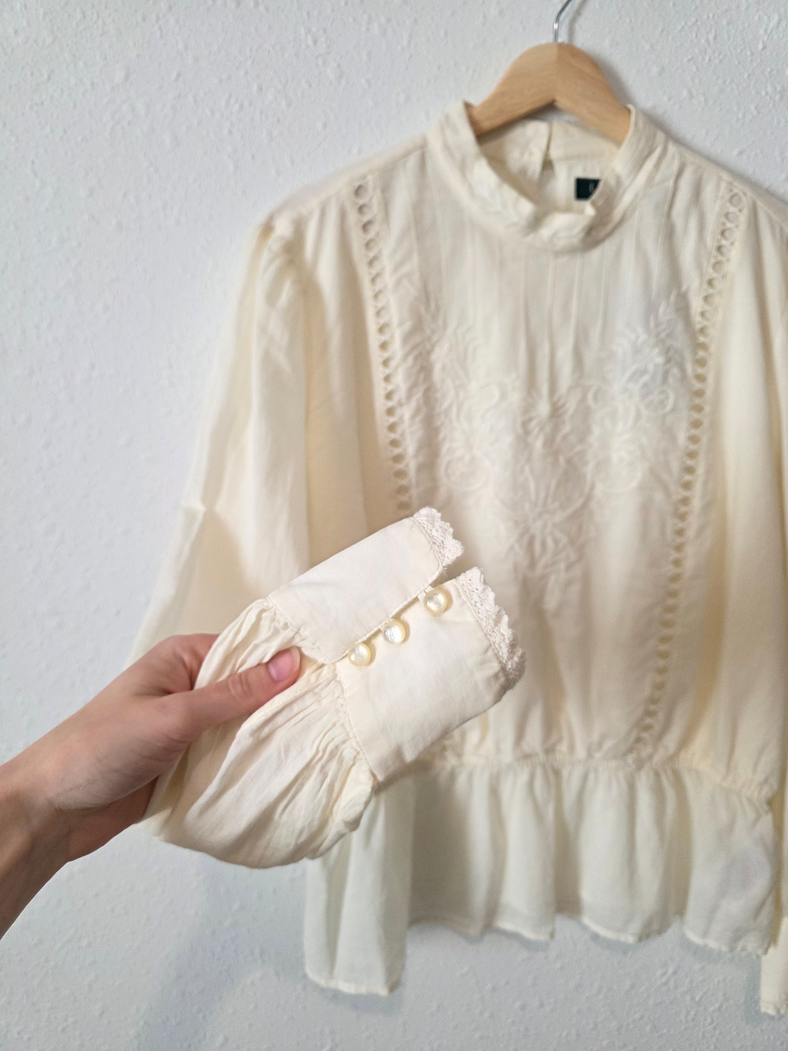 NEW Floral Embroidered Cotton Blouse (XL)