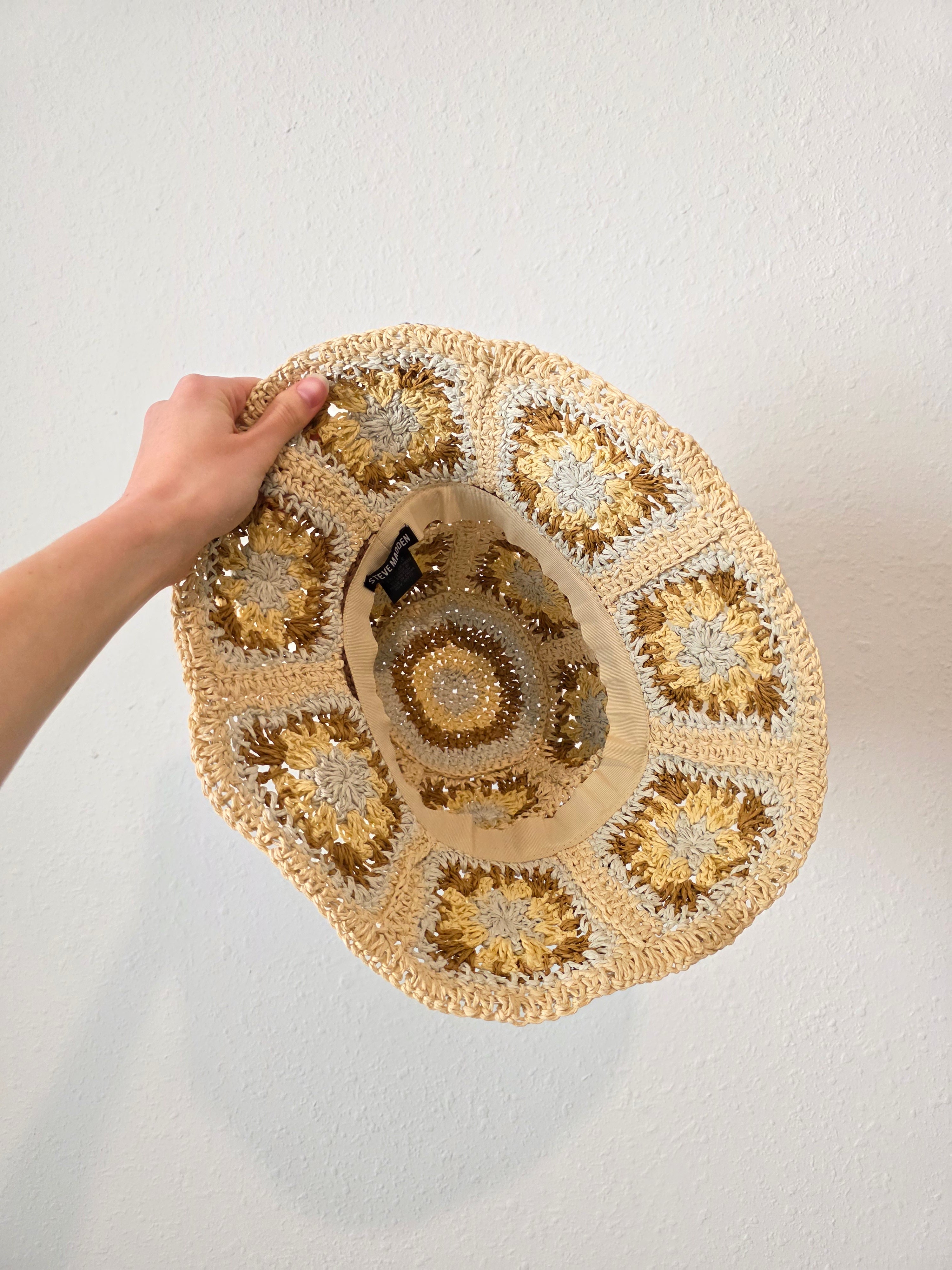 Granny Square Bucket Hat (OS)