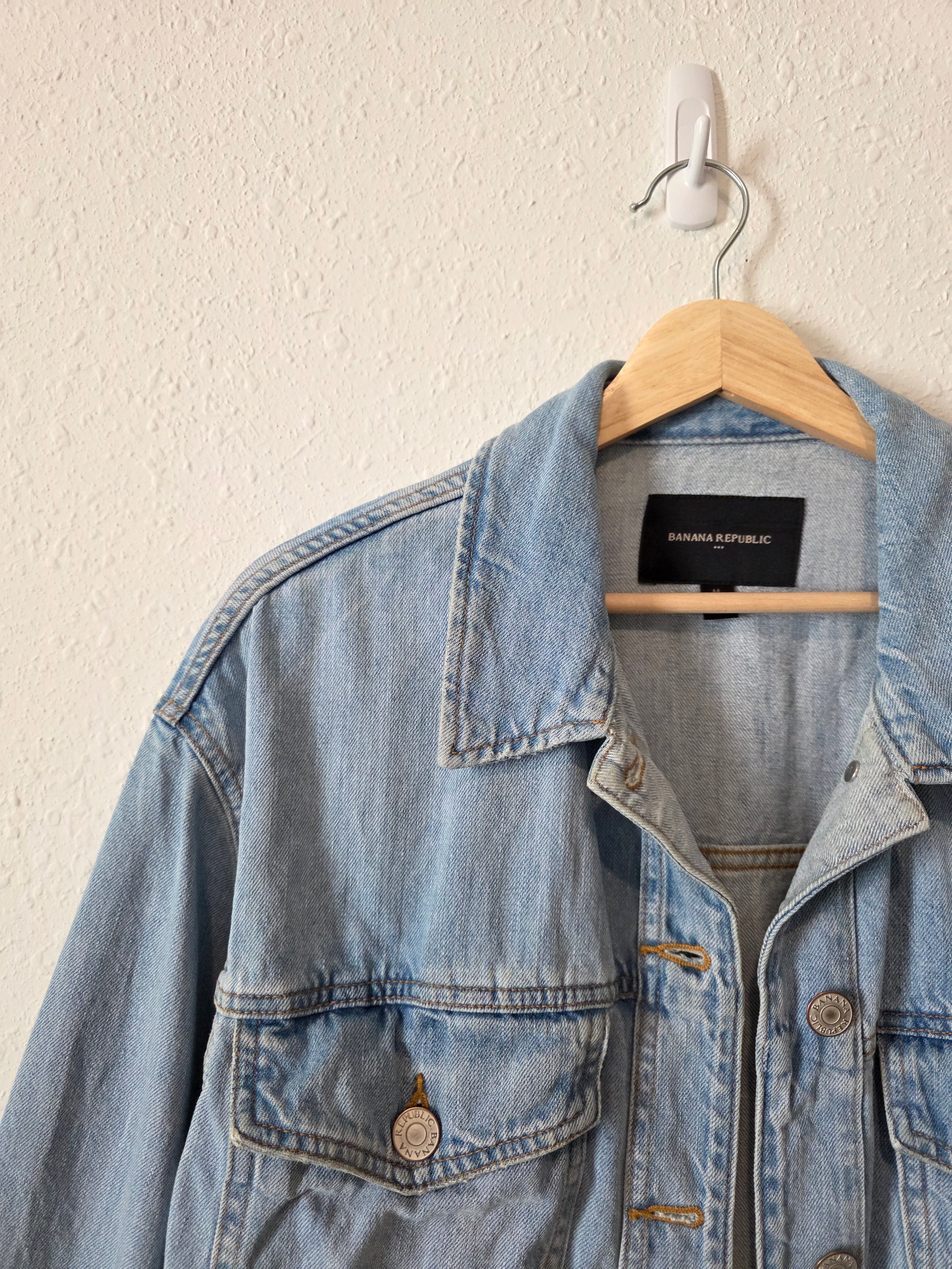 Light Wash Oversized Denim Jacket (M)
