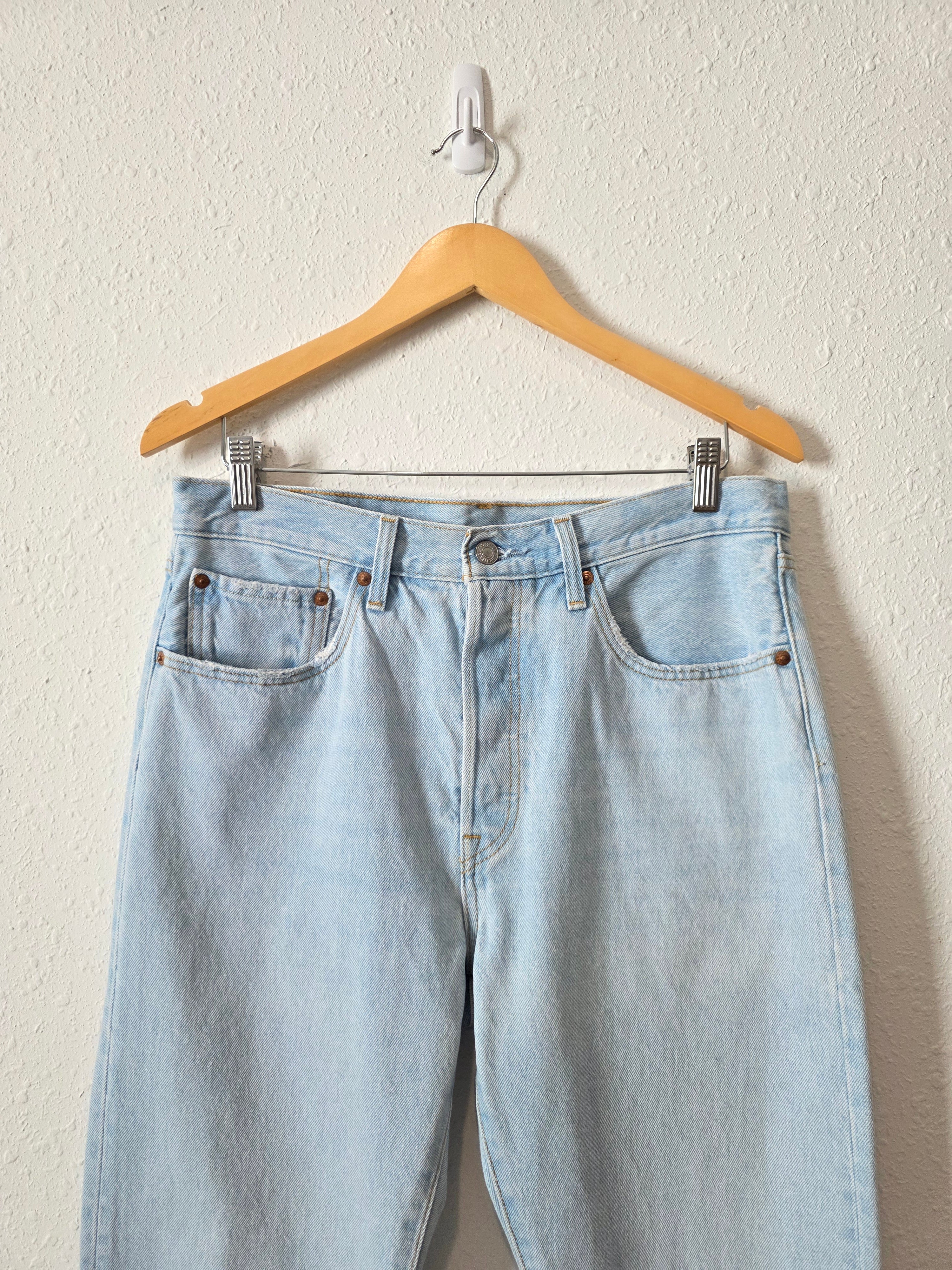 Levi's Light Wash Straight Jeans (30)