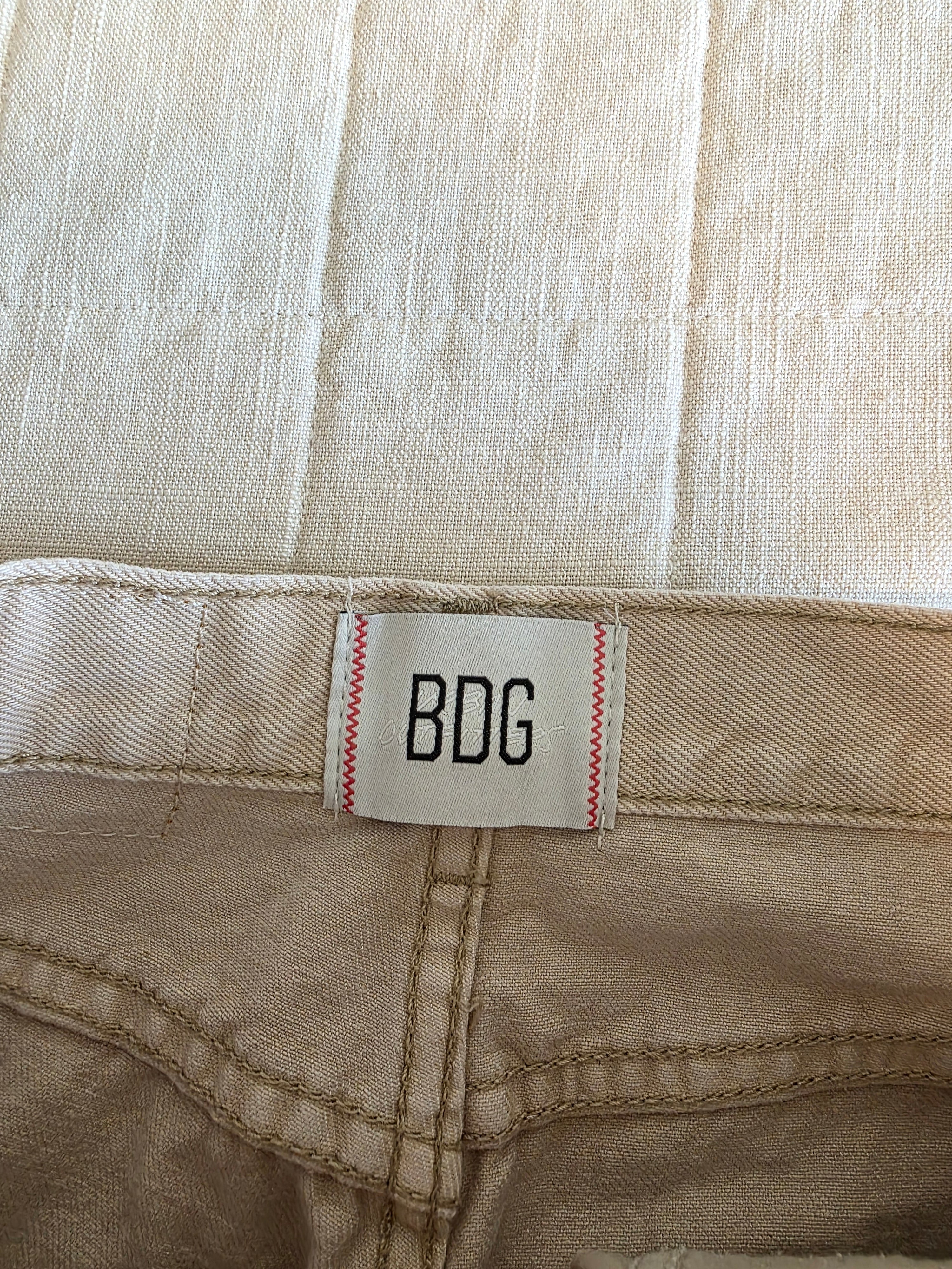 BDG Neutral Wide Leg Jeans (27)
