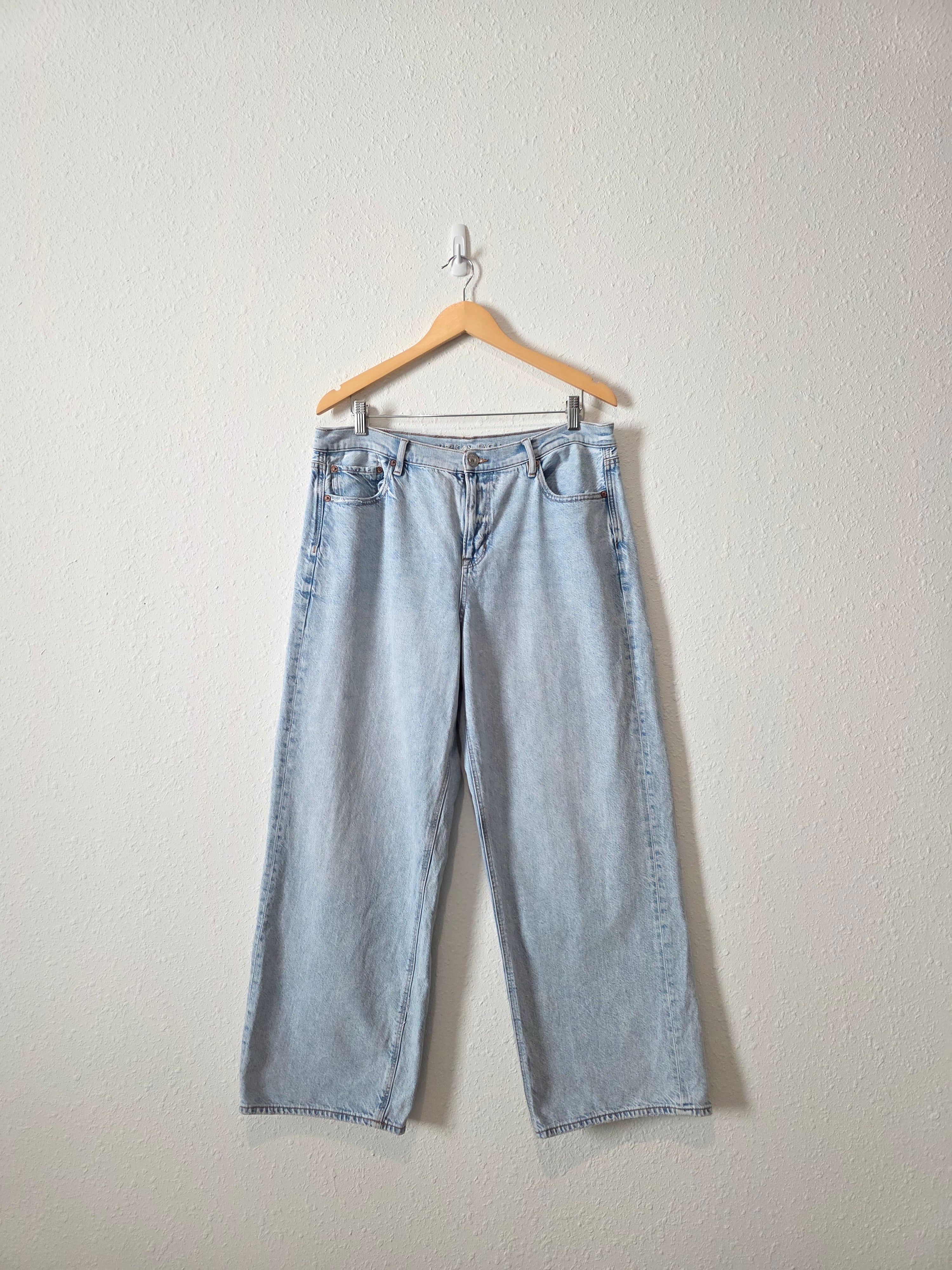 Light Wash Wide Leg Jeans (16)