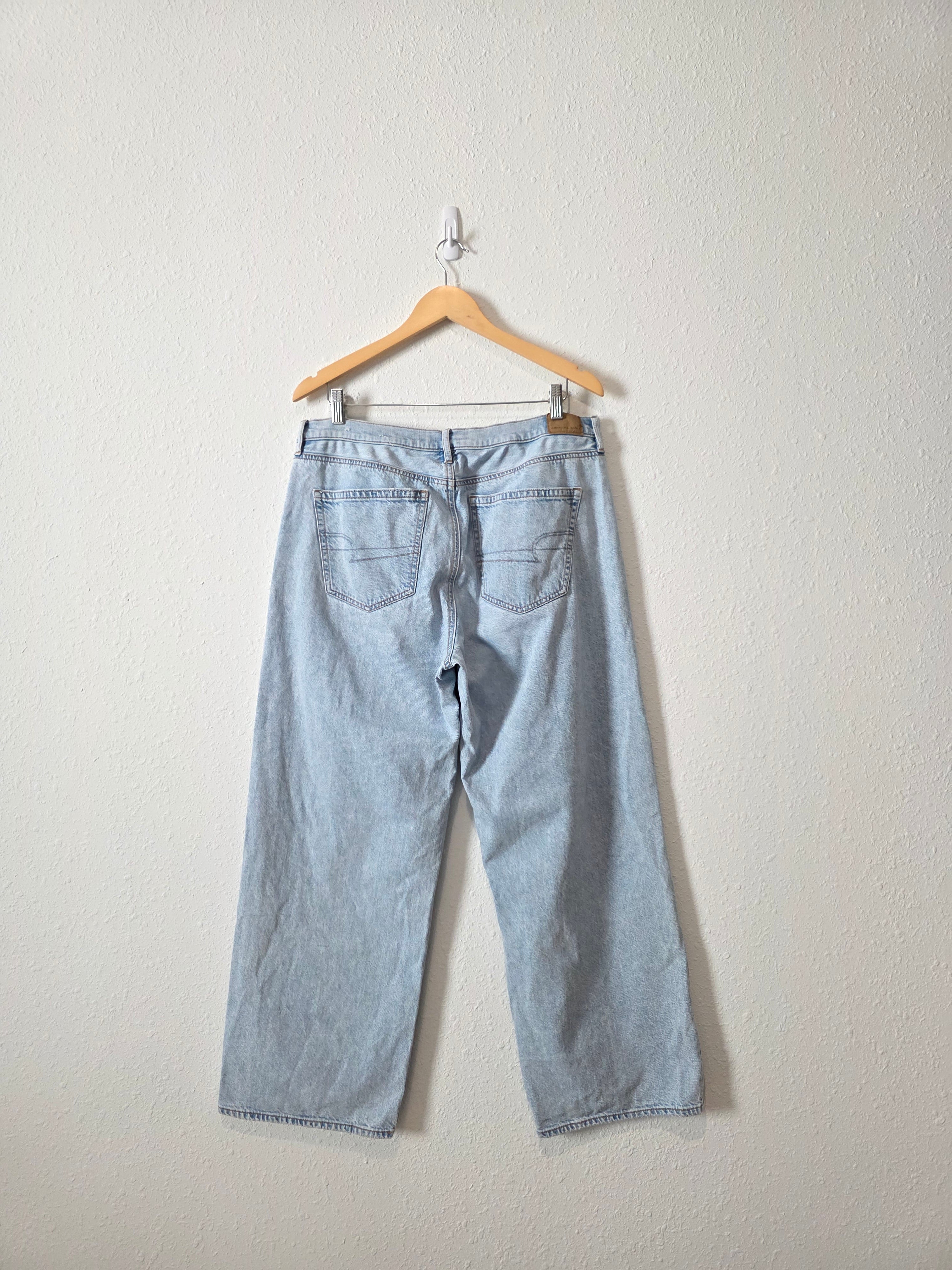 Light Wash Wide Leg Jeans (16)