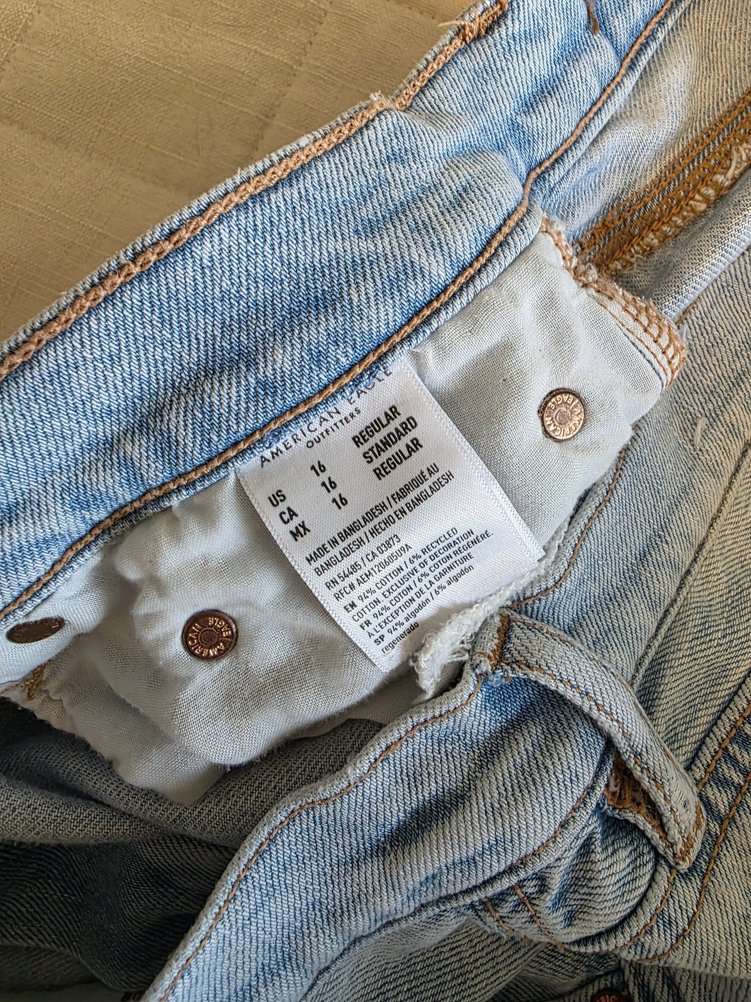 Light Wash Wide Leg Jeans (16)