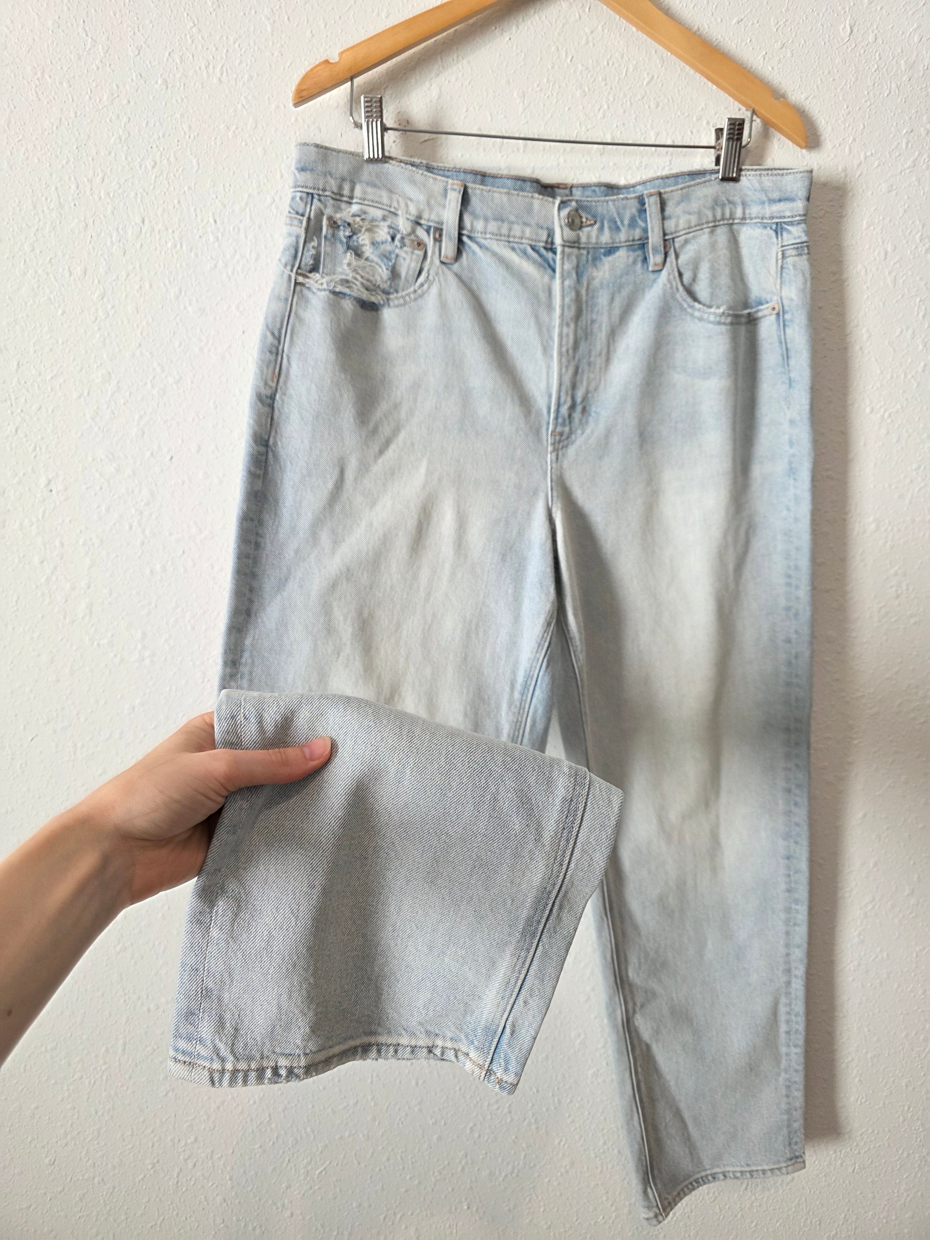 Light Wash Straight Jeans (14S)