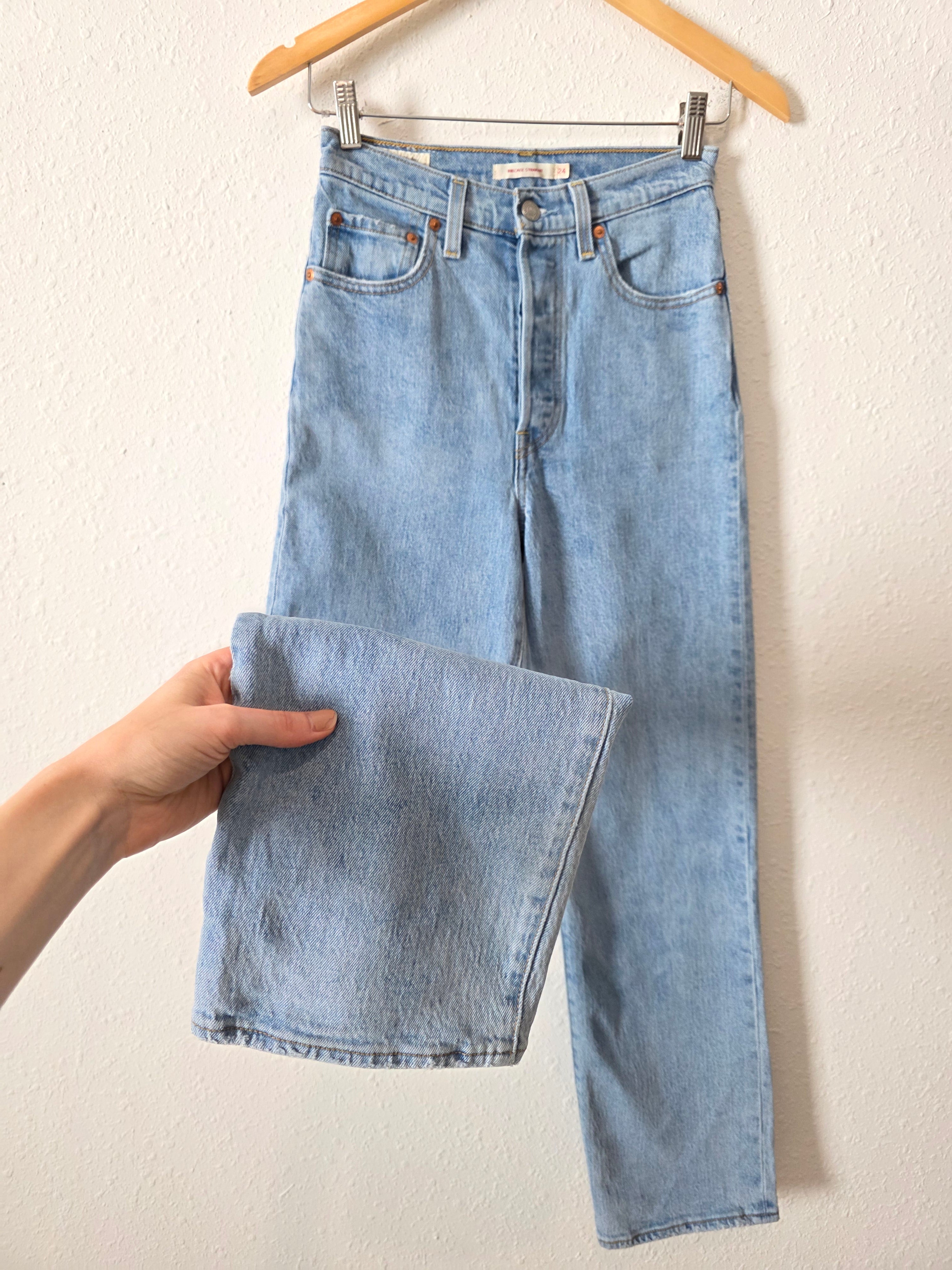 Levi's Ribcage Straight Jeans (24)