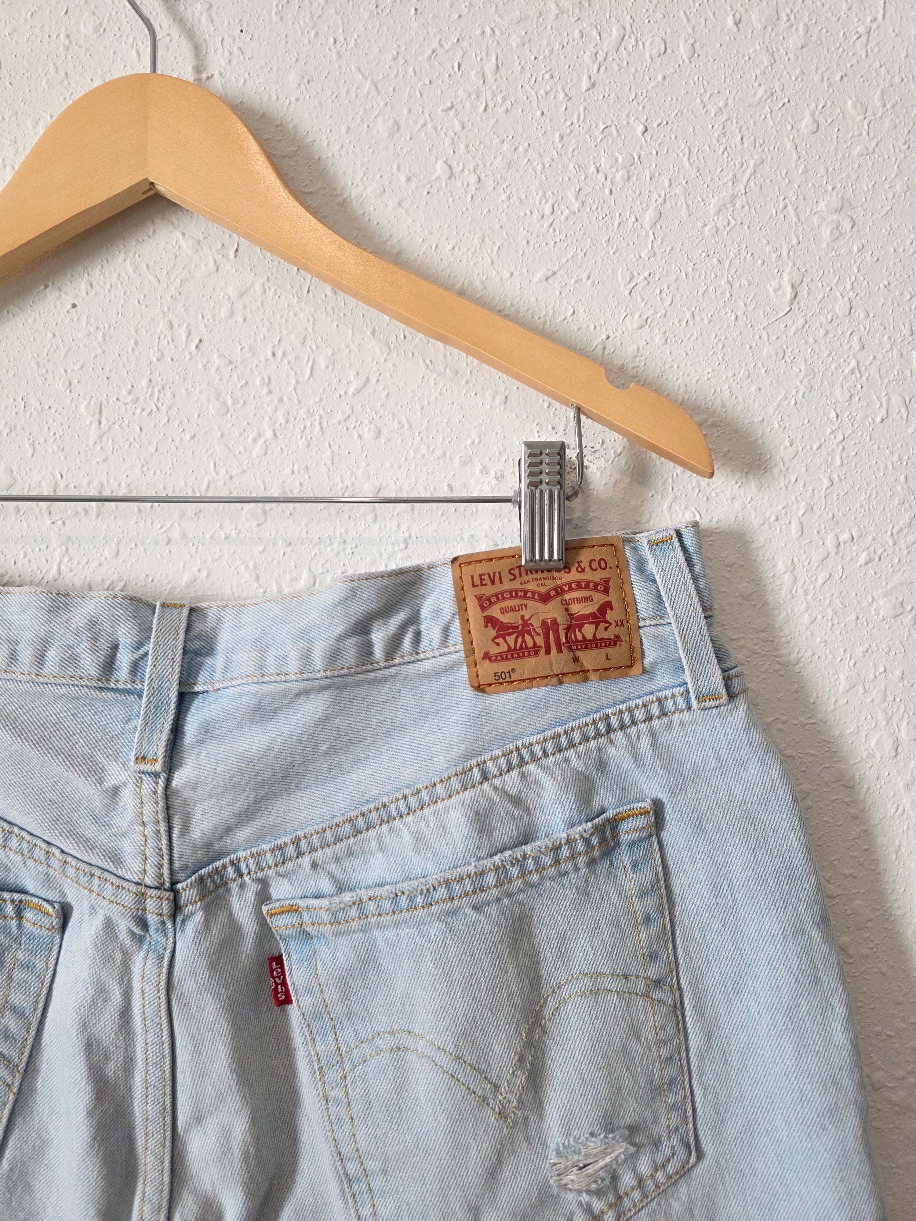 Levi's Light Wash Relaxed Shorts (33)