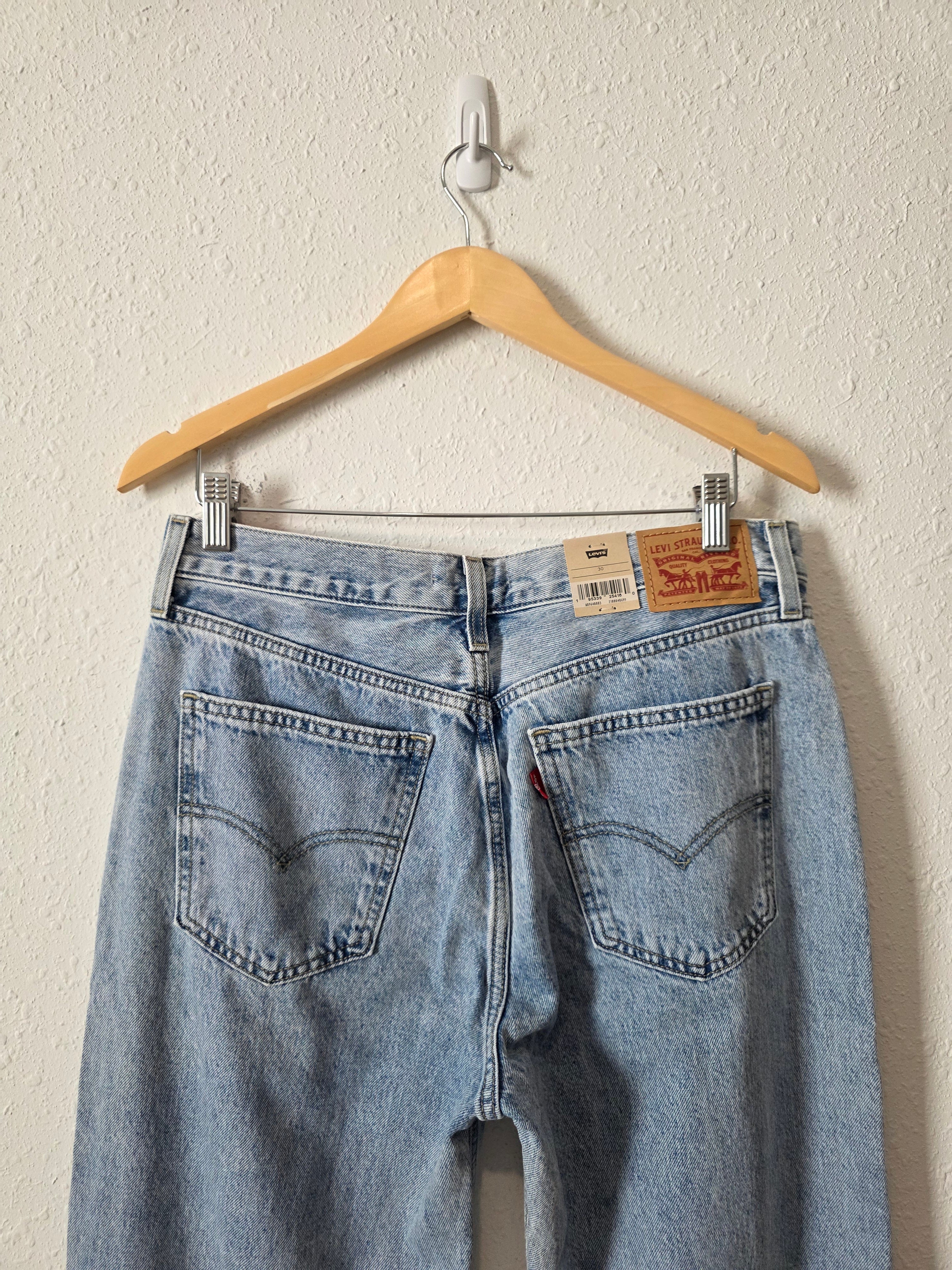 NEW Levi's Low Pro Straight Jeans (30)