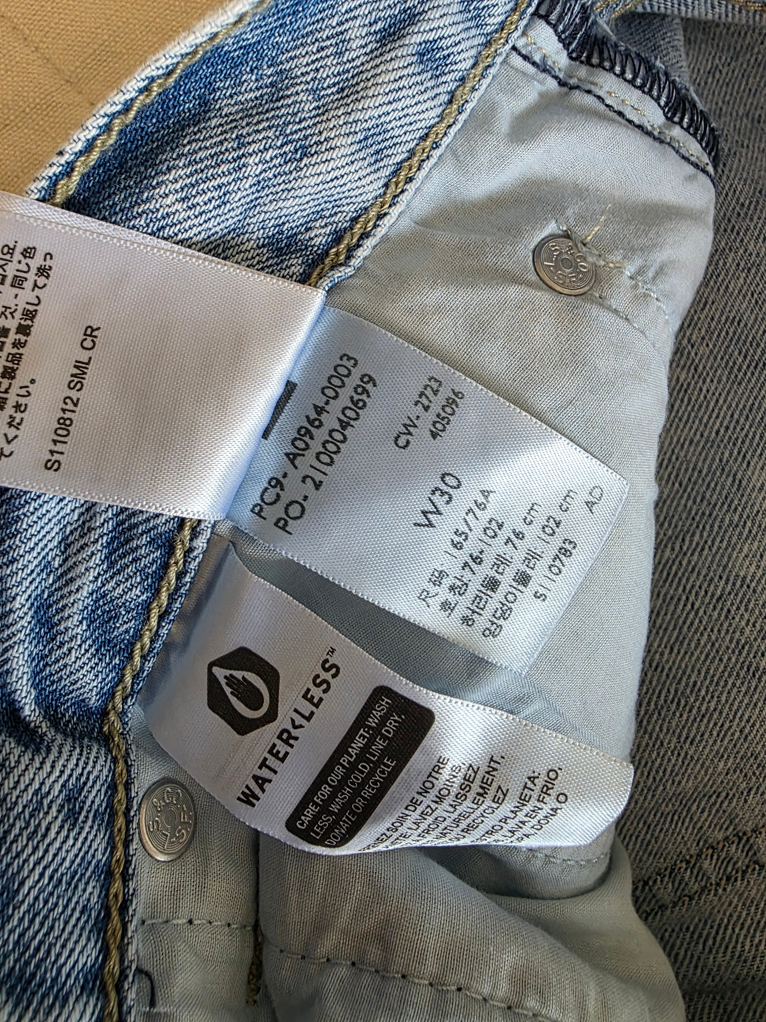 NEW Levi's Low Pro Straight Jeans (30)