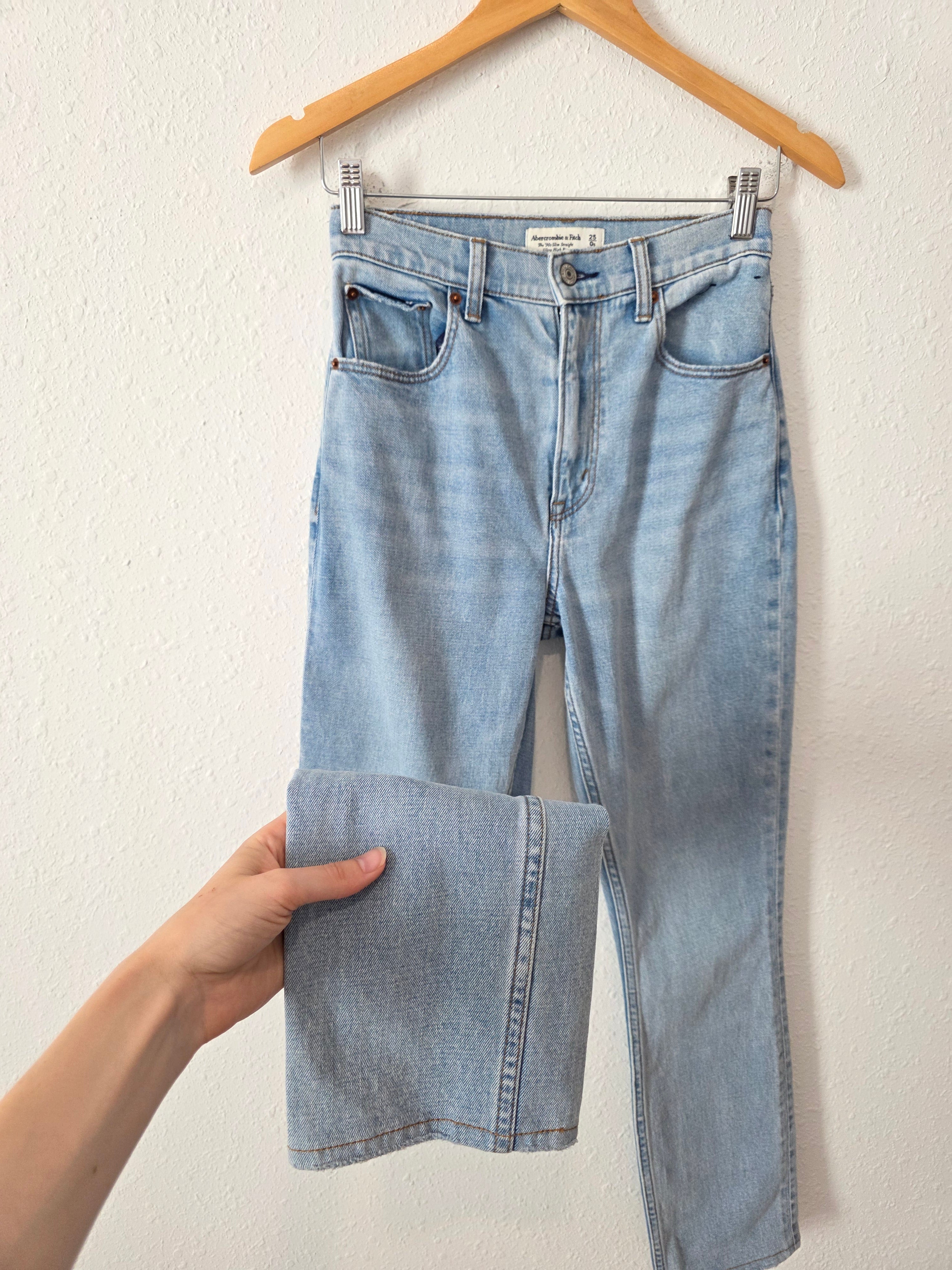 Abercrombie 90s Slim Straight Jeans (25/0)